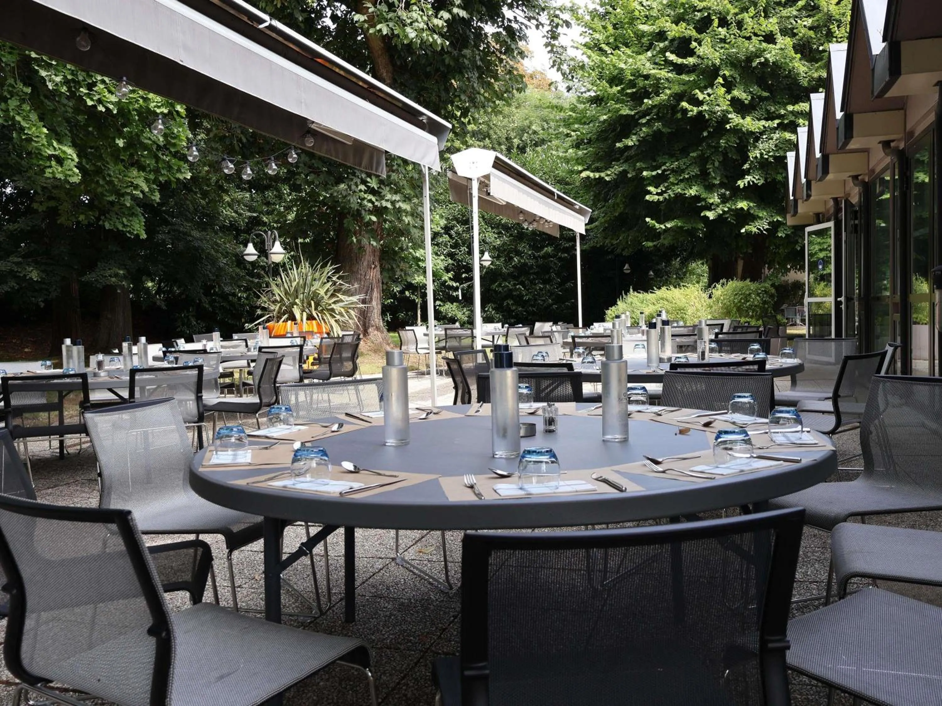 Meeting/conference room in Novotel Saclay