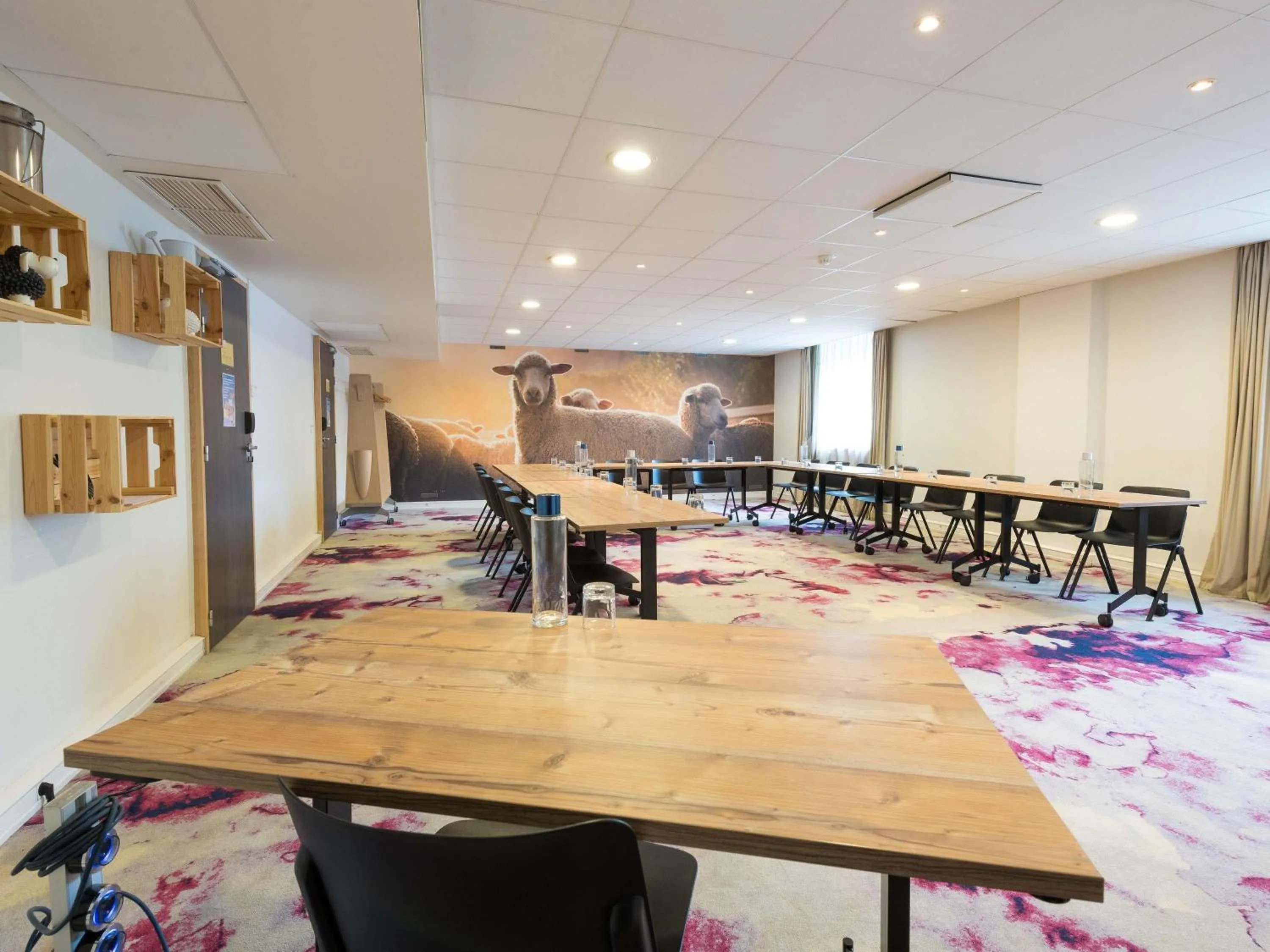 Meeting/conference room in Novotel Saclay