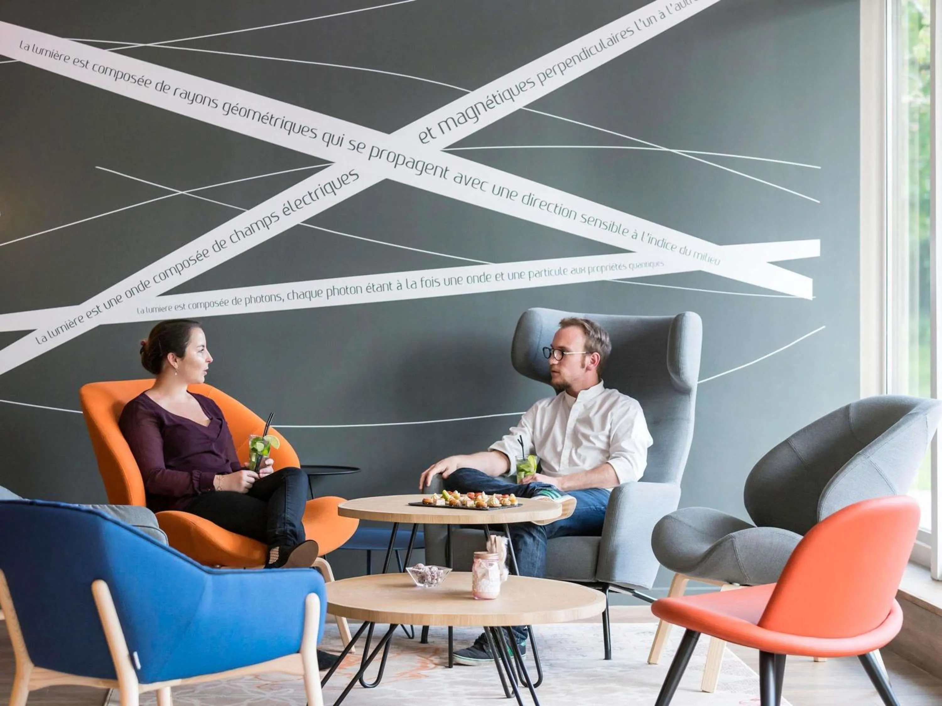 Restaurant/places to eat in Novotel Saclay