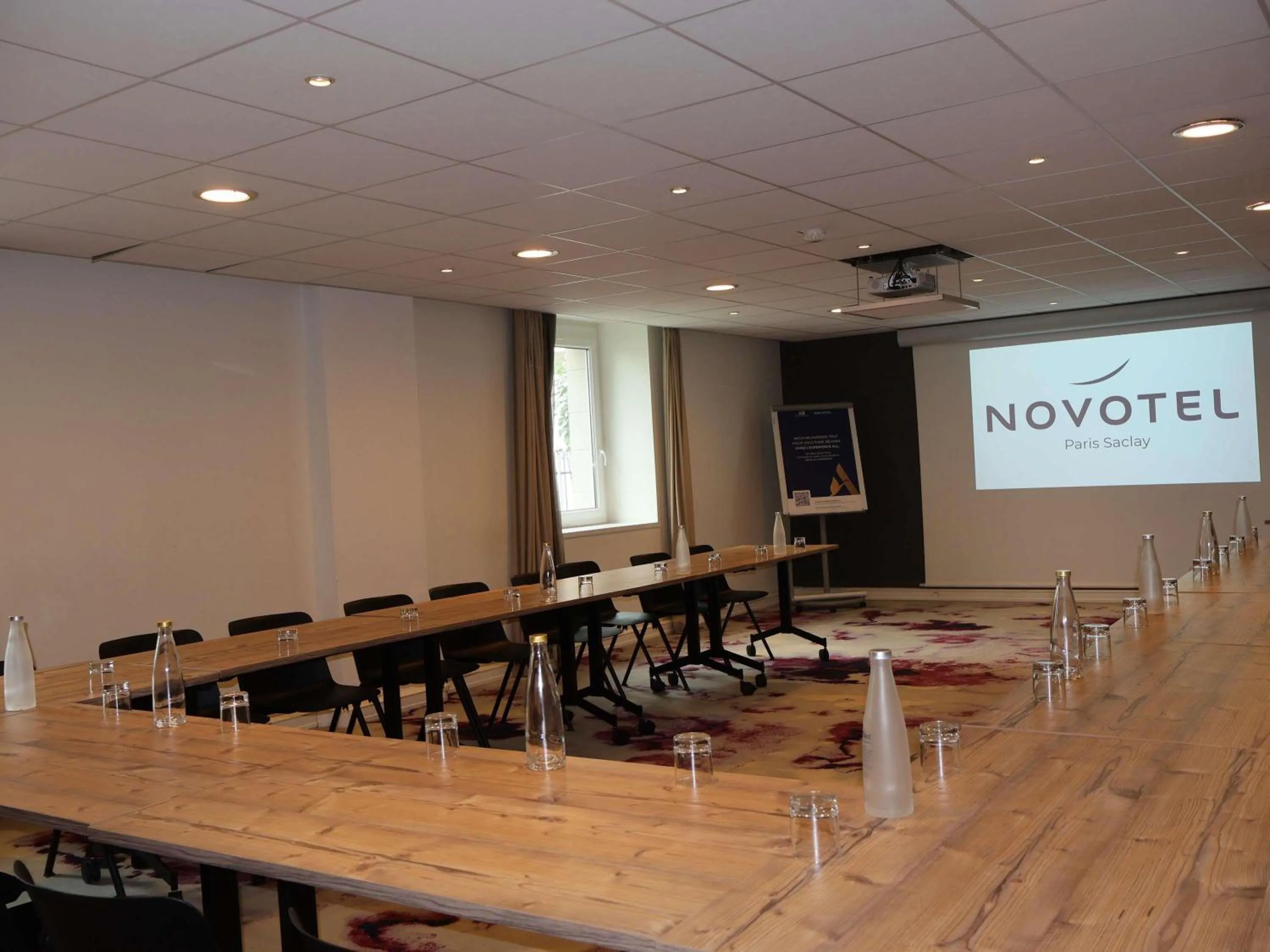 Meeting/conference room in Novotel Saclay