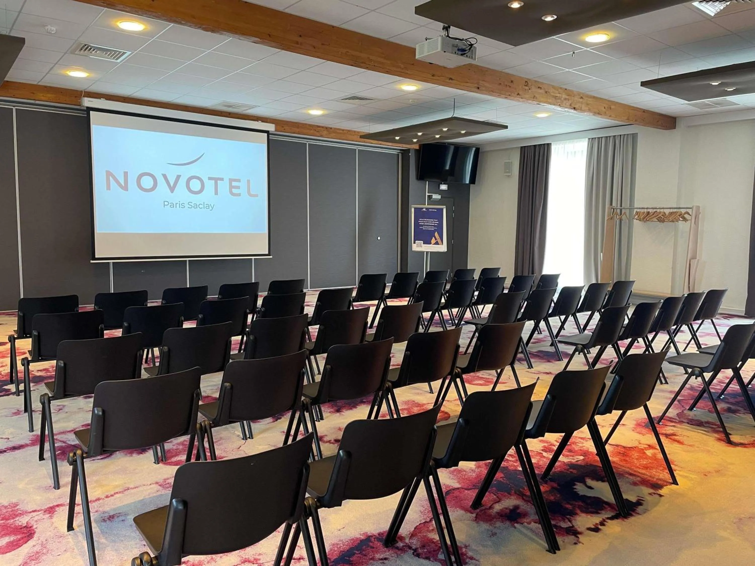 Meeting/conference room in Novotel Saclay