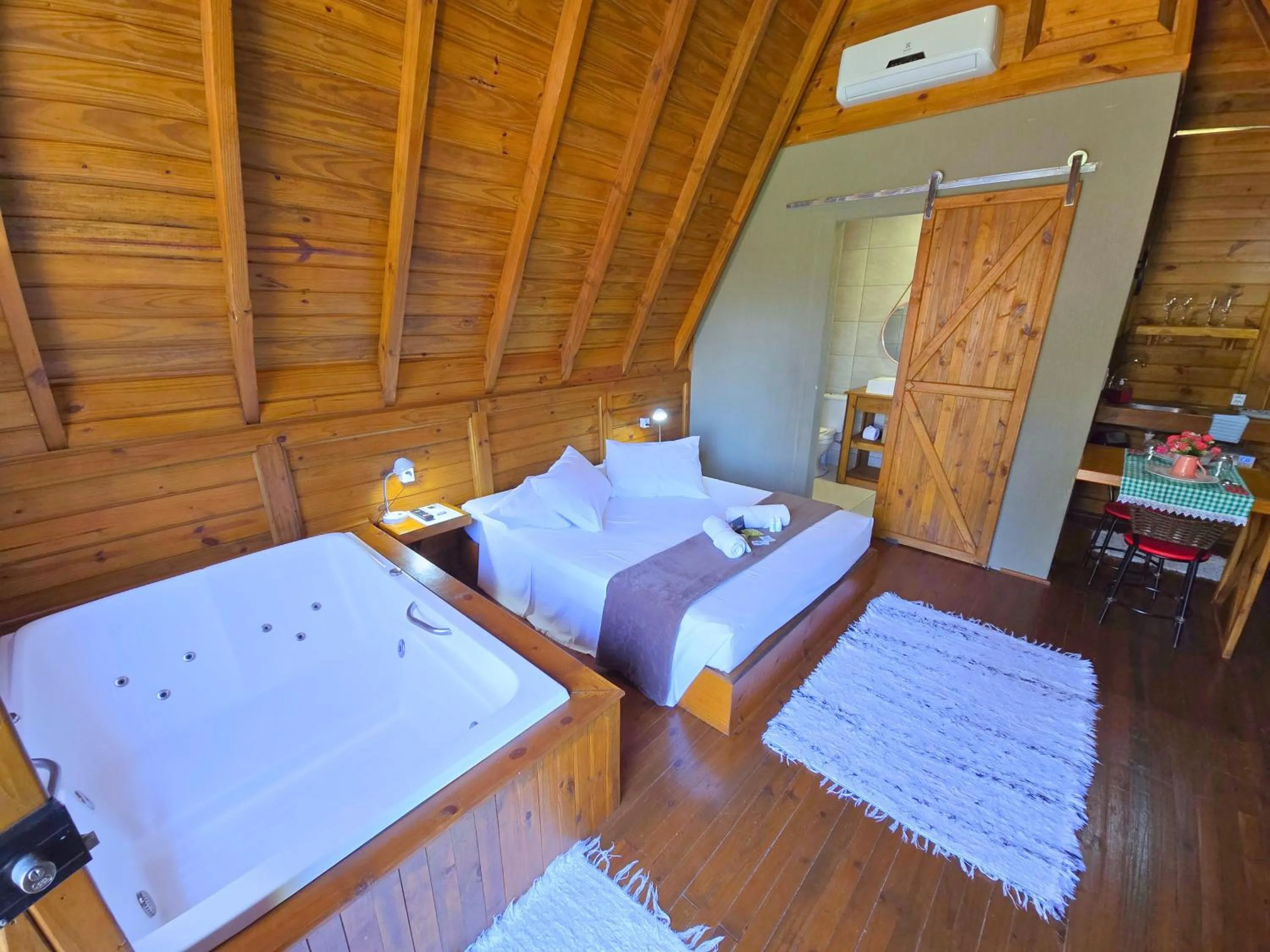 Bed in Chalé Suiço Bombinhas