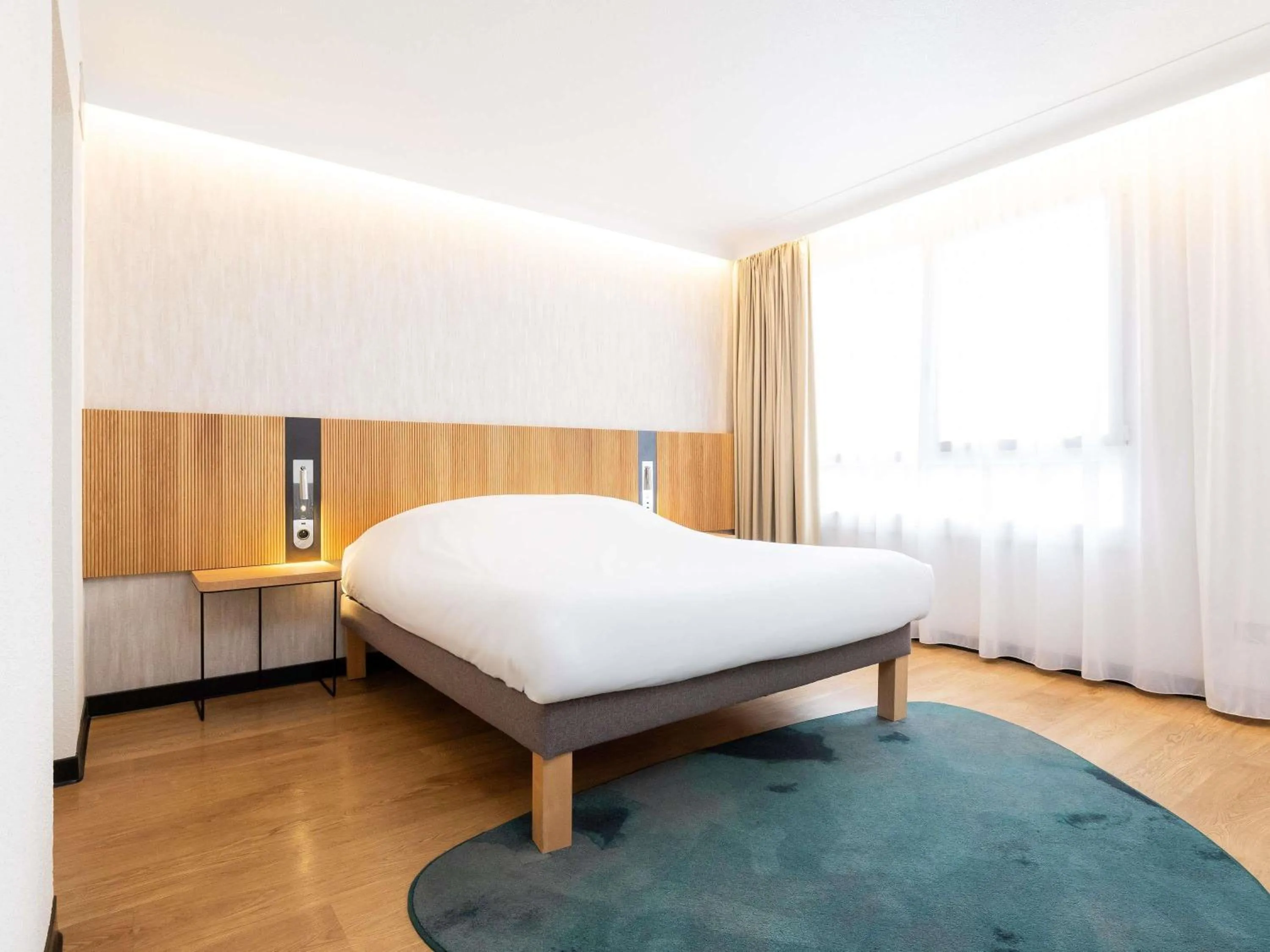 Bedroom, Bed in Novotel Suites Montpellier Antigone