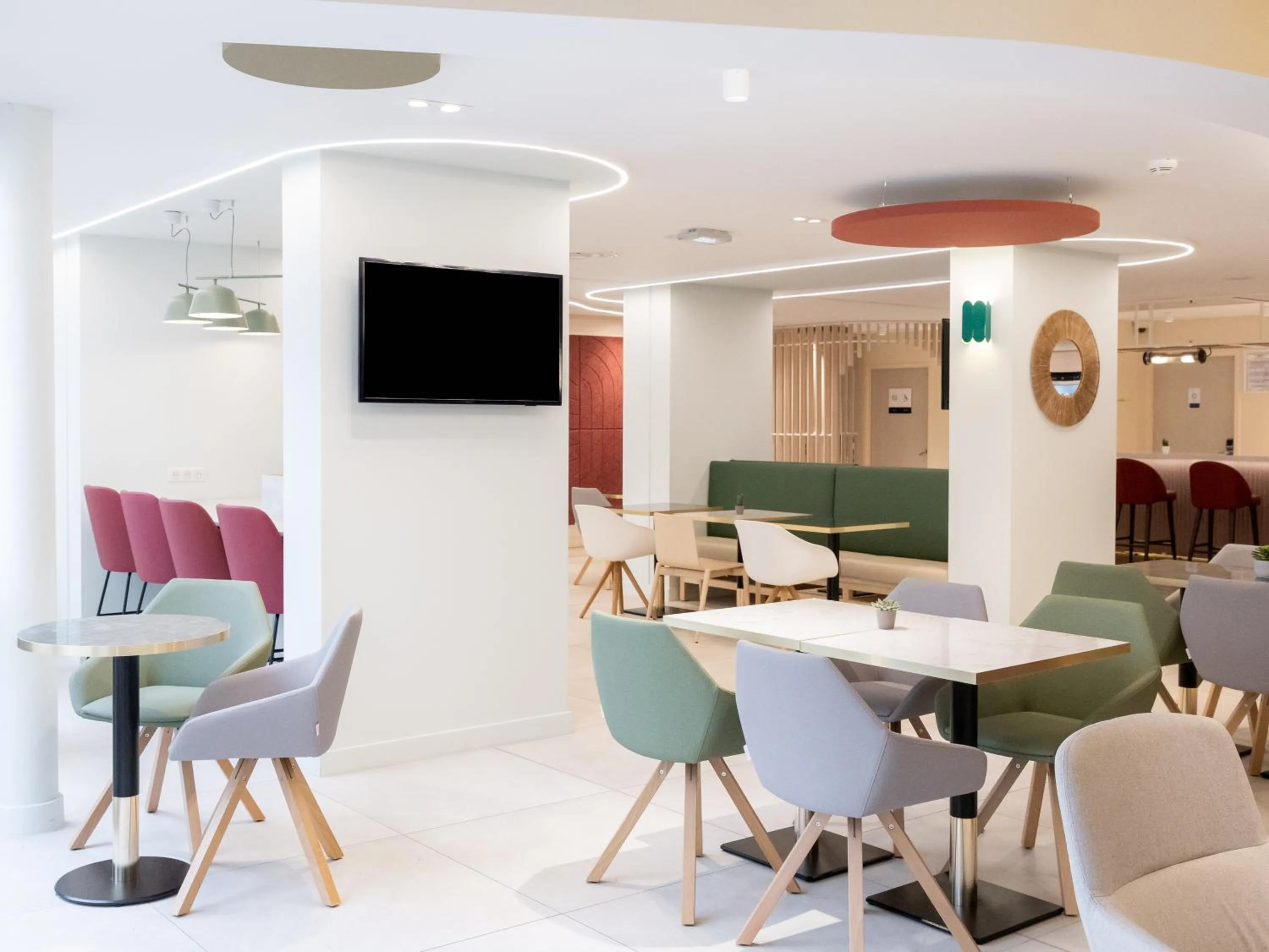 Lobby or reception in Novotel Suites Montpellier Antigone