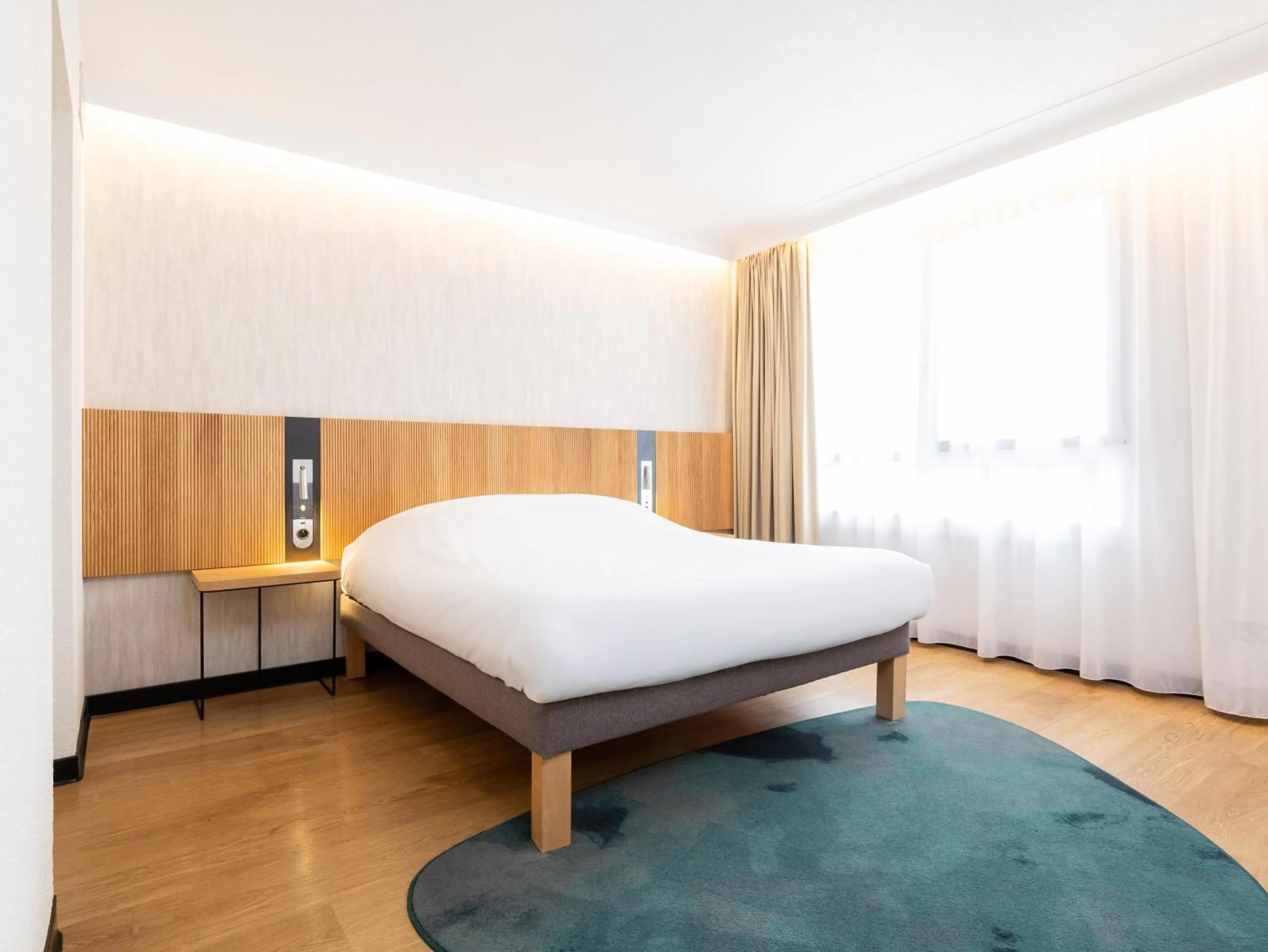 Bedroom, Bed in Novotel Suites Montpellier Antigone