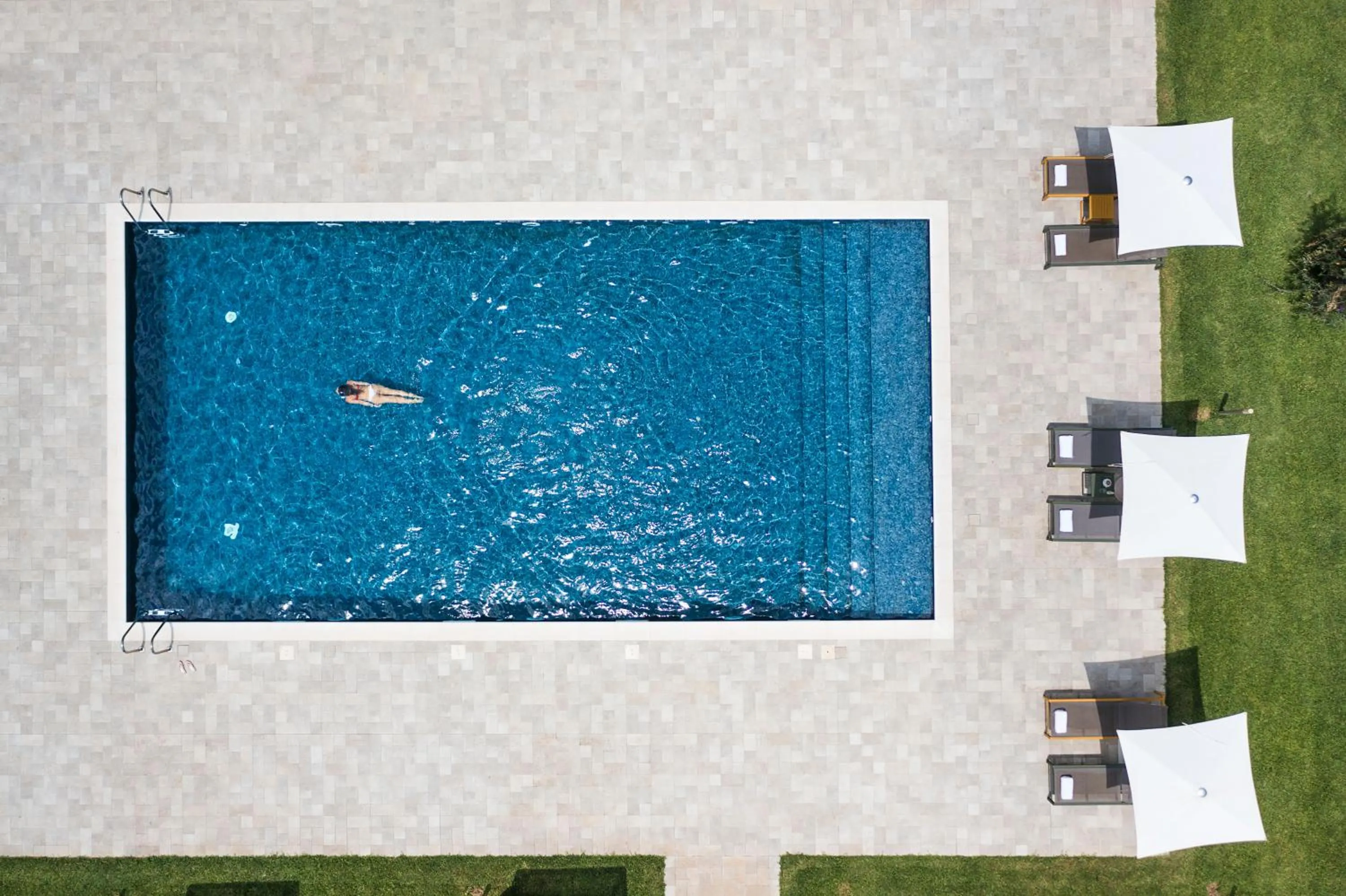 Swimming pool in Nèroli Bio Relais