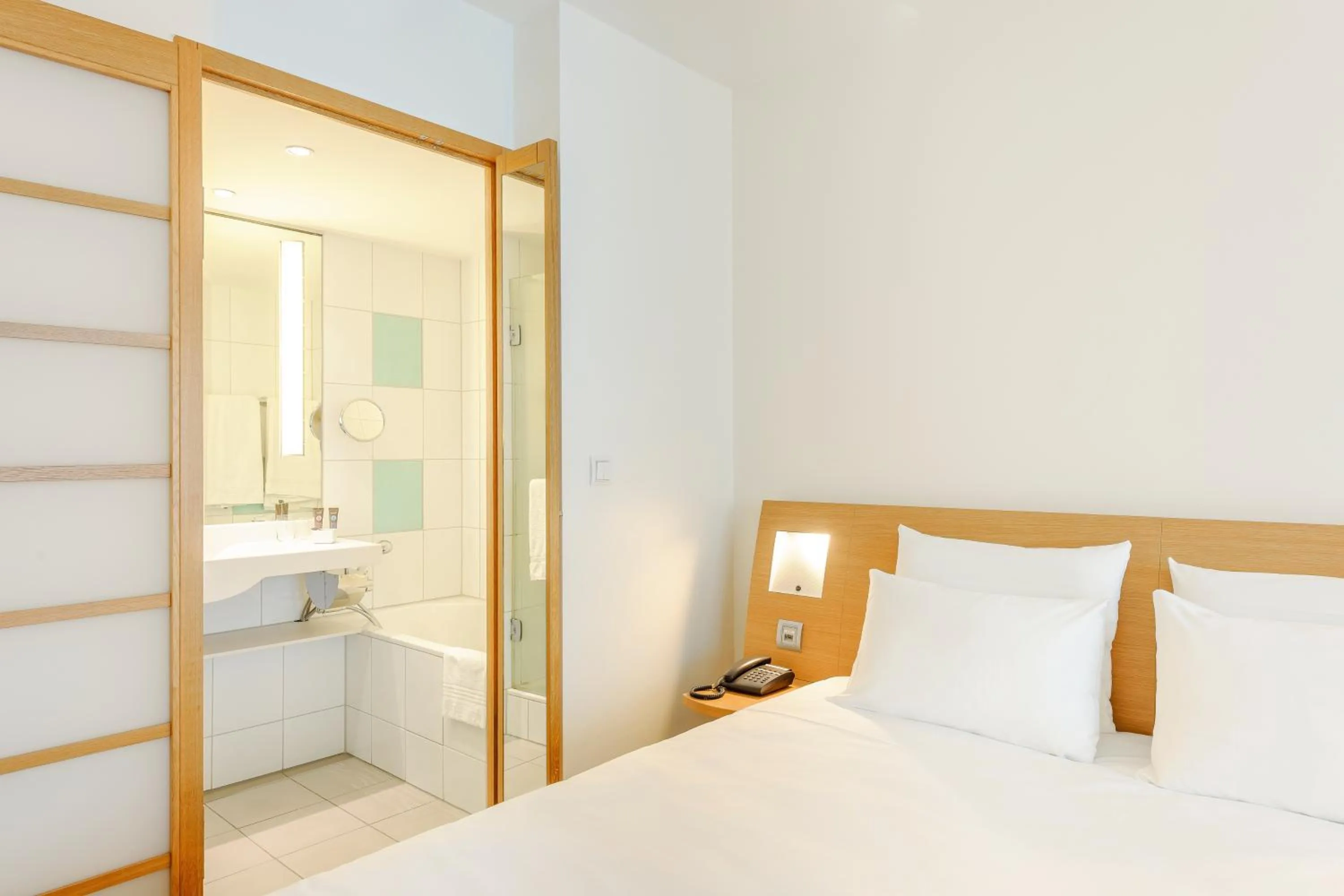 View (from property/room), Bed in Novotel Paris Rueil Malmaison