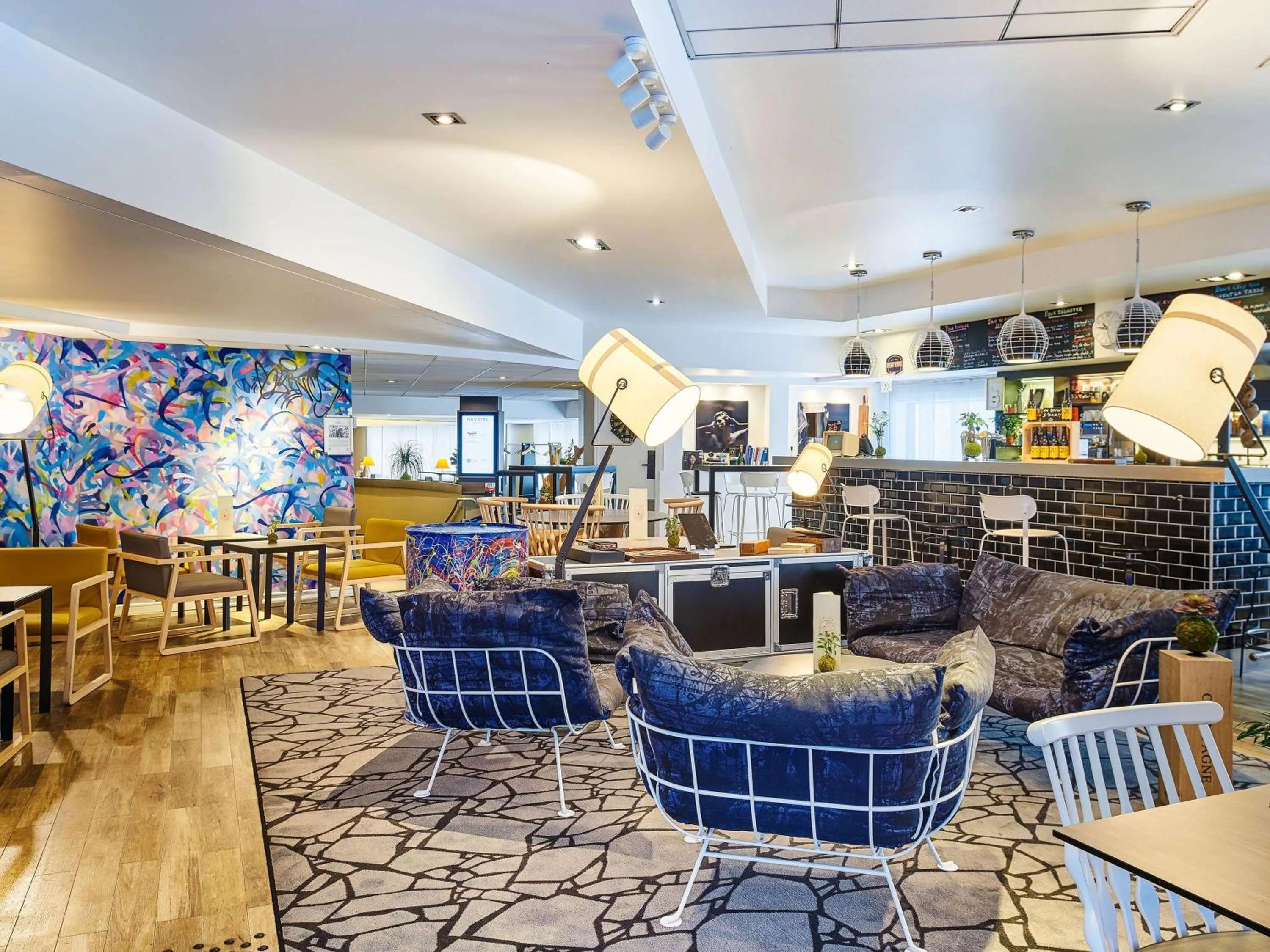 Lounge or bar in Novotel Paris Rueil Malmaison