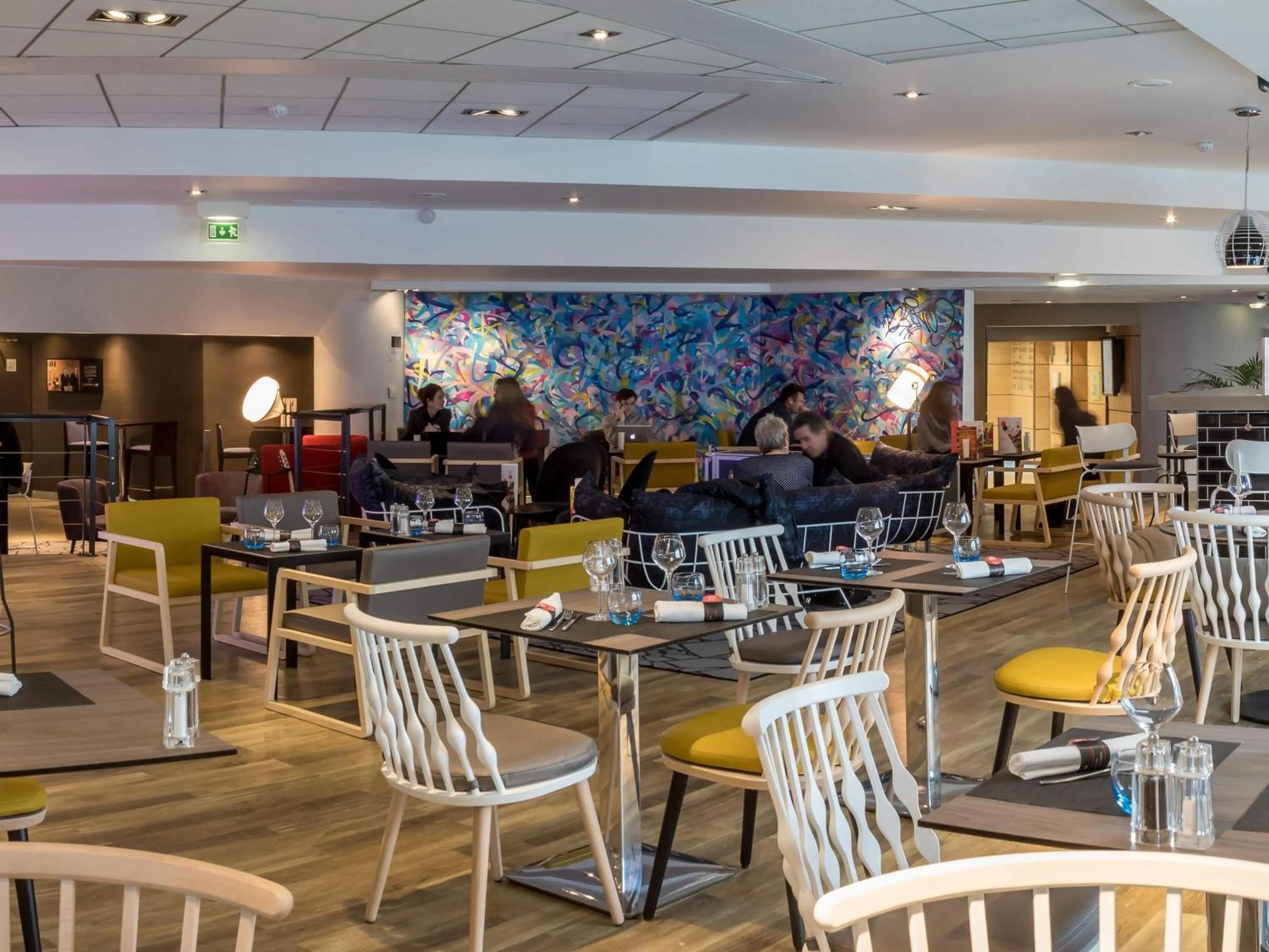 Restaurant/places to eat in Novotel Paris Rueil Malmaison