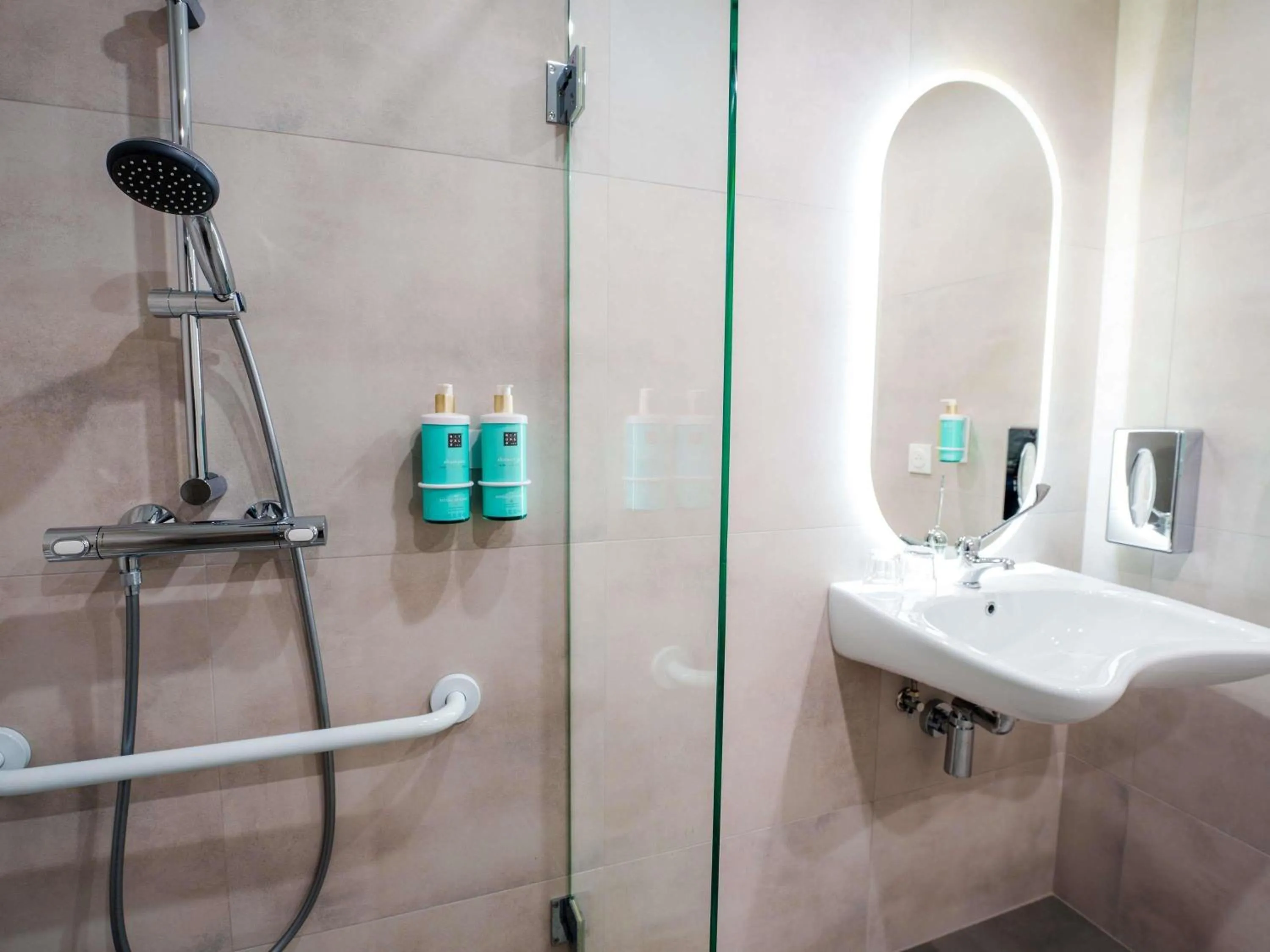 Bedroom in Novotel Saint Avold