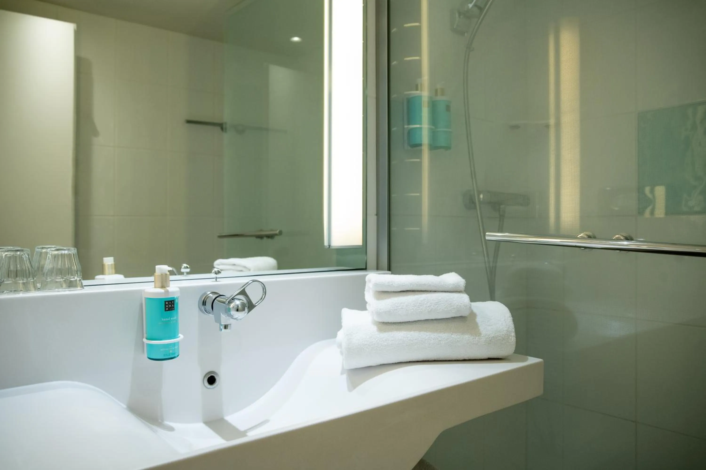 Bathroom in Novotel Saint Avold