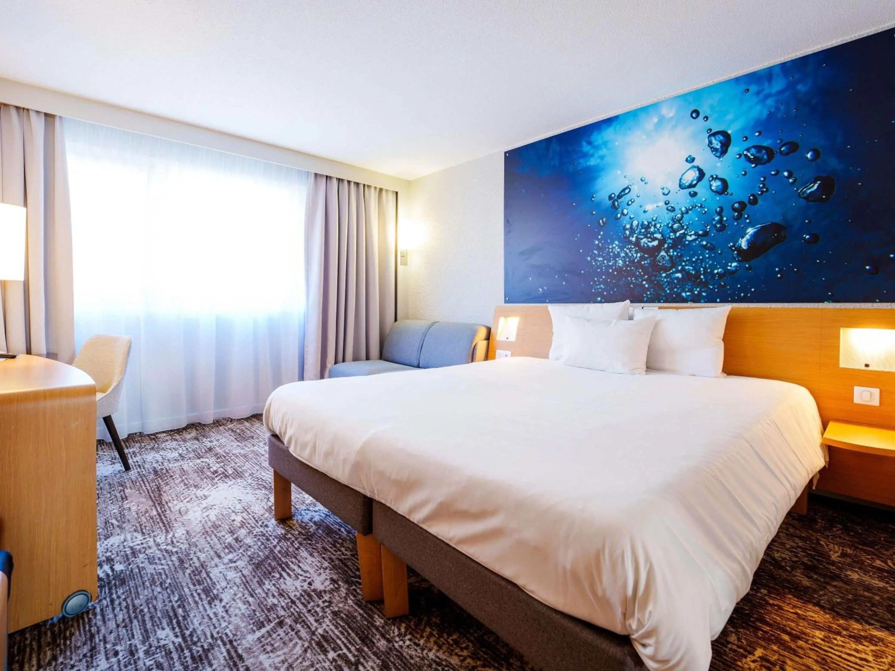 Property building, Bed in Novotel Saint Avold