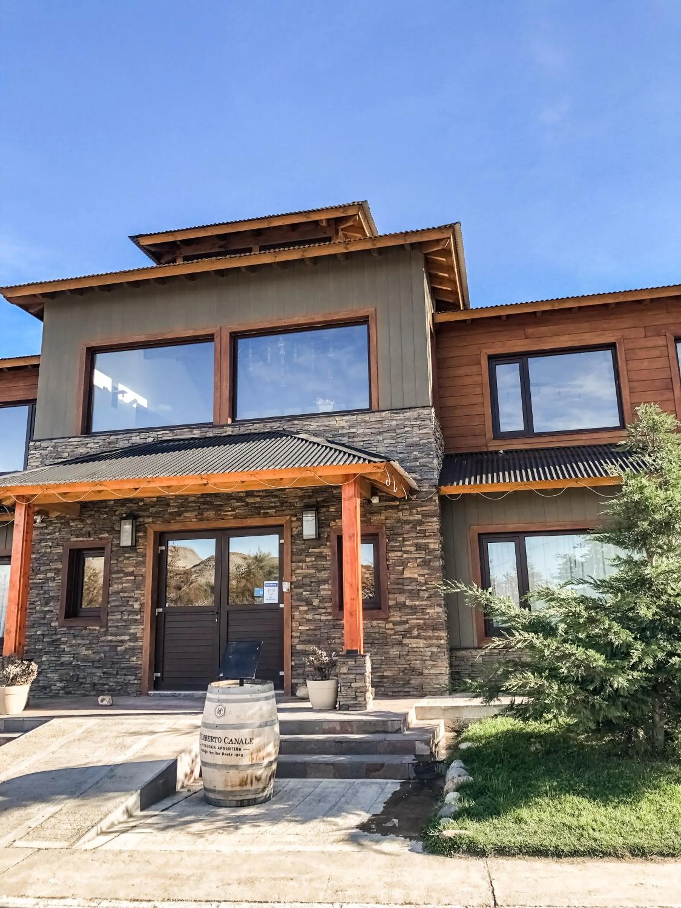 Property building in Senderos Aparts & Suites