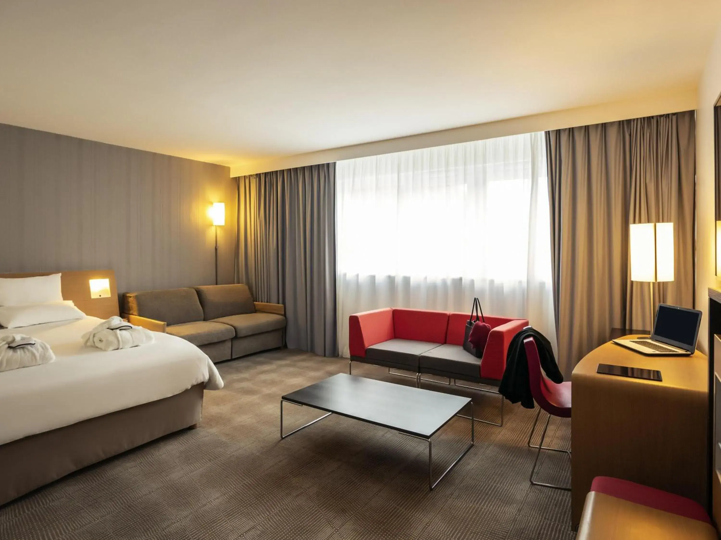 Standard Suite with 1 double bed and 2 sofas in Novotel Roissy Saint Witz Standard Suite with 1 double bed and 2 sofas in Novotel Roissy Saint Witz
