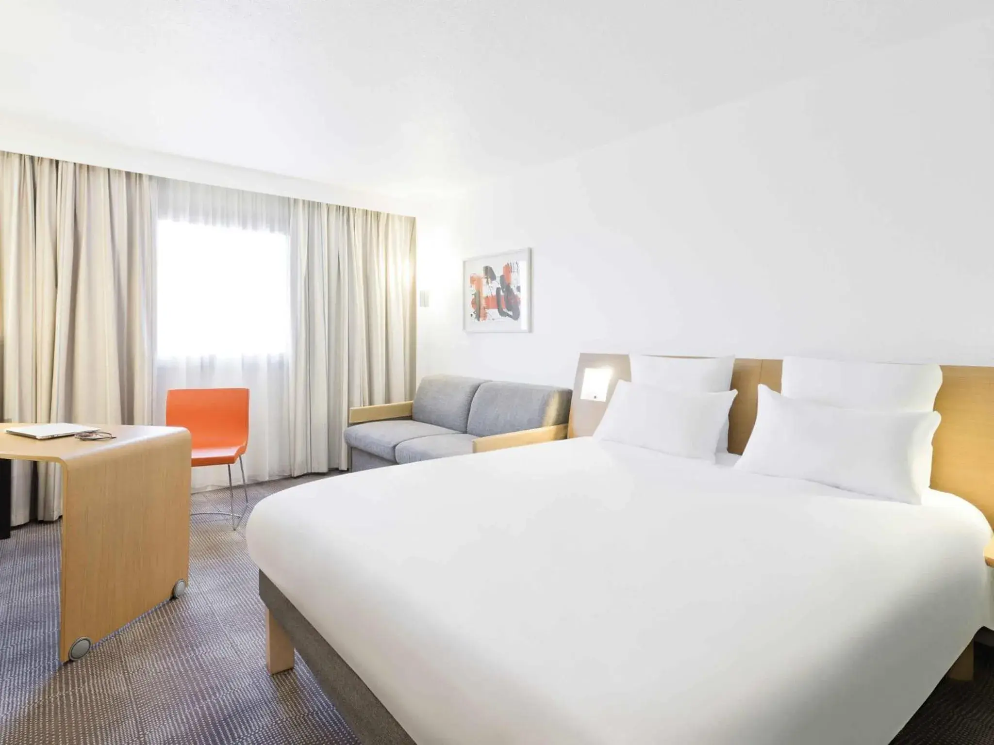 Bedroom, Bed in Novotel Roissy Saint Witz Bedroom, Bed in Novotel Roissy Saint Witz
