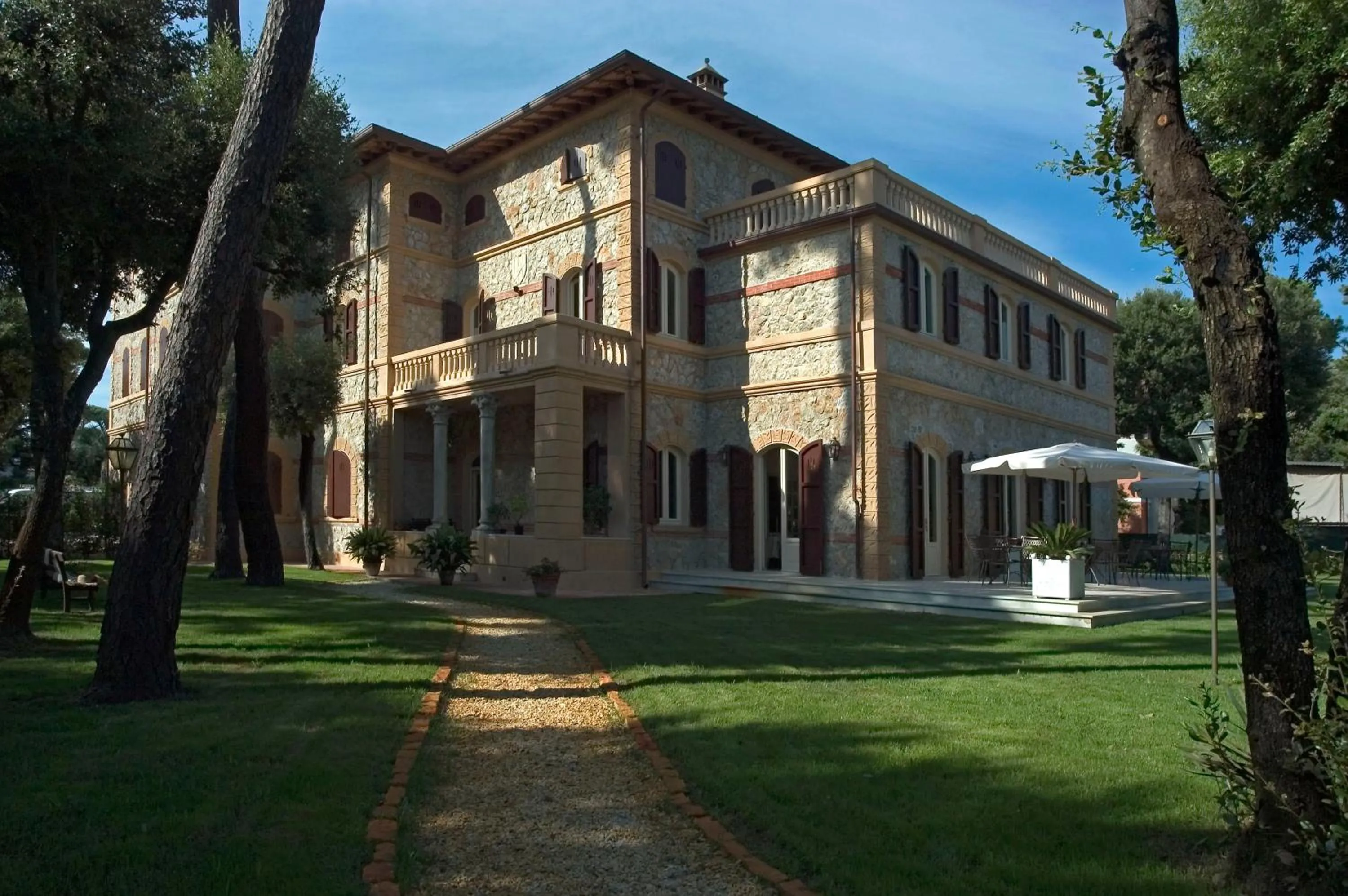 Facade/entrance in Villa Signori