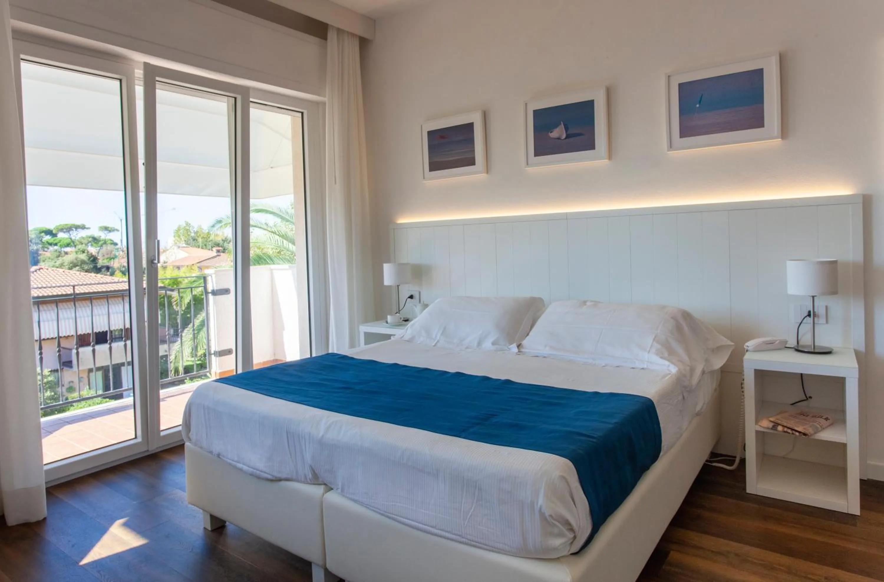 Garden view, Bed in Hotel Tarabella