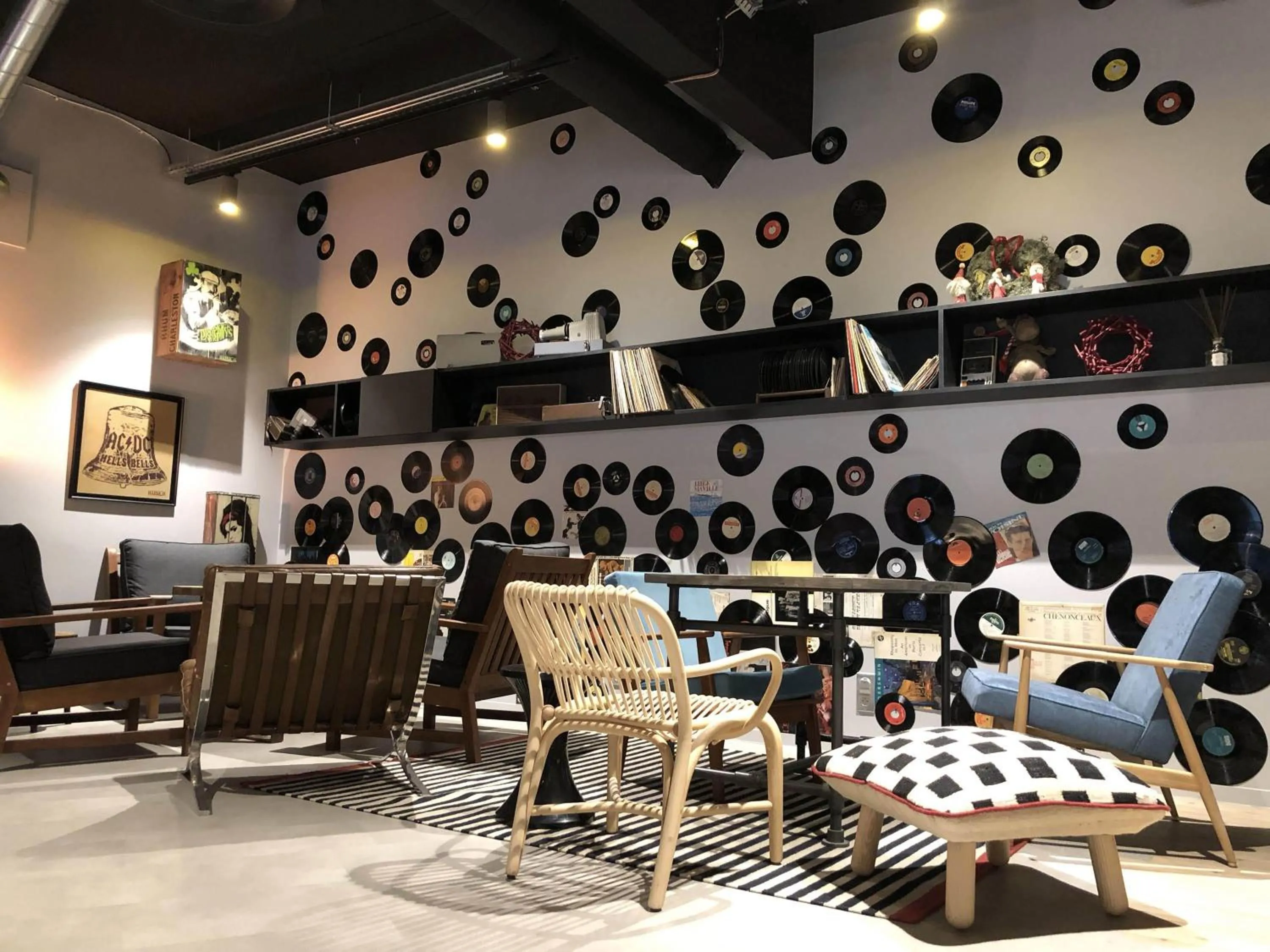 Lounge or bar in Mercure Reims Parc Des Expositions