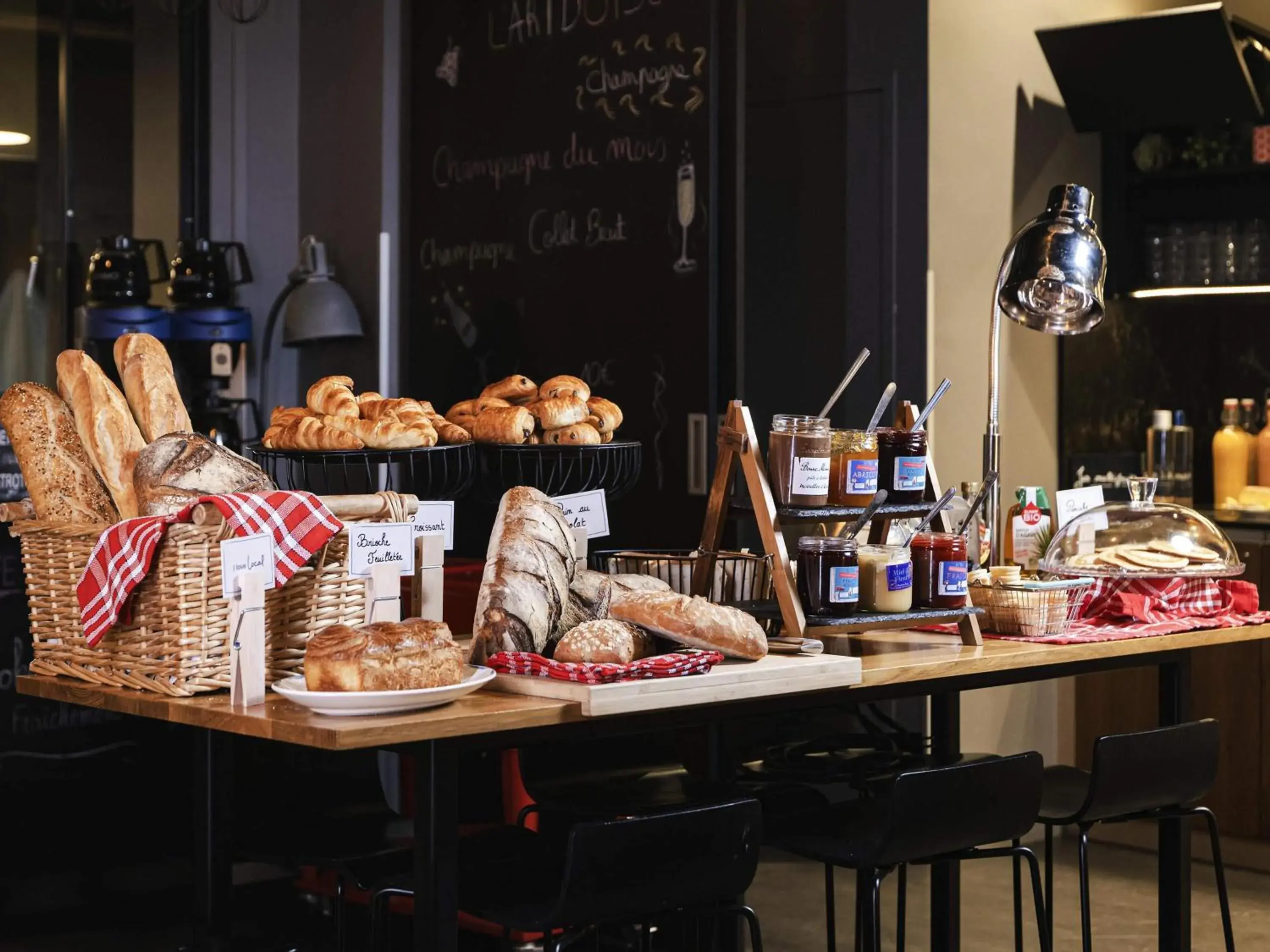 Breakfast in Mercure Reims Parc Des Expositions Breakfast in Mercure Reims Parc Des Expositions