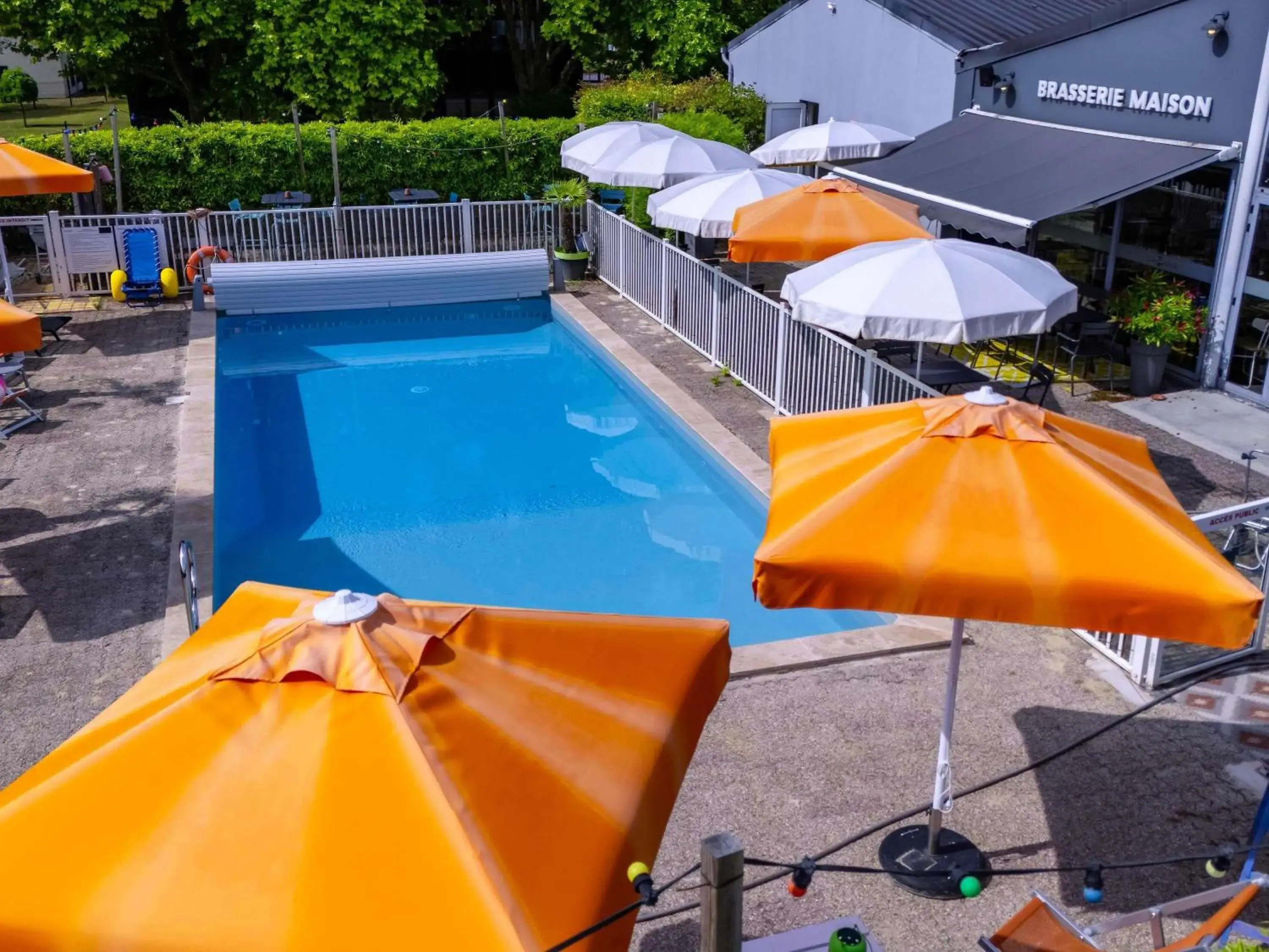 Pool view in Mercure Reims Parc Des Expositions Pool view in Mercure Reims Parc Des Expositions