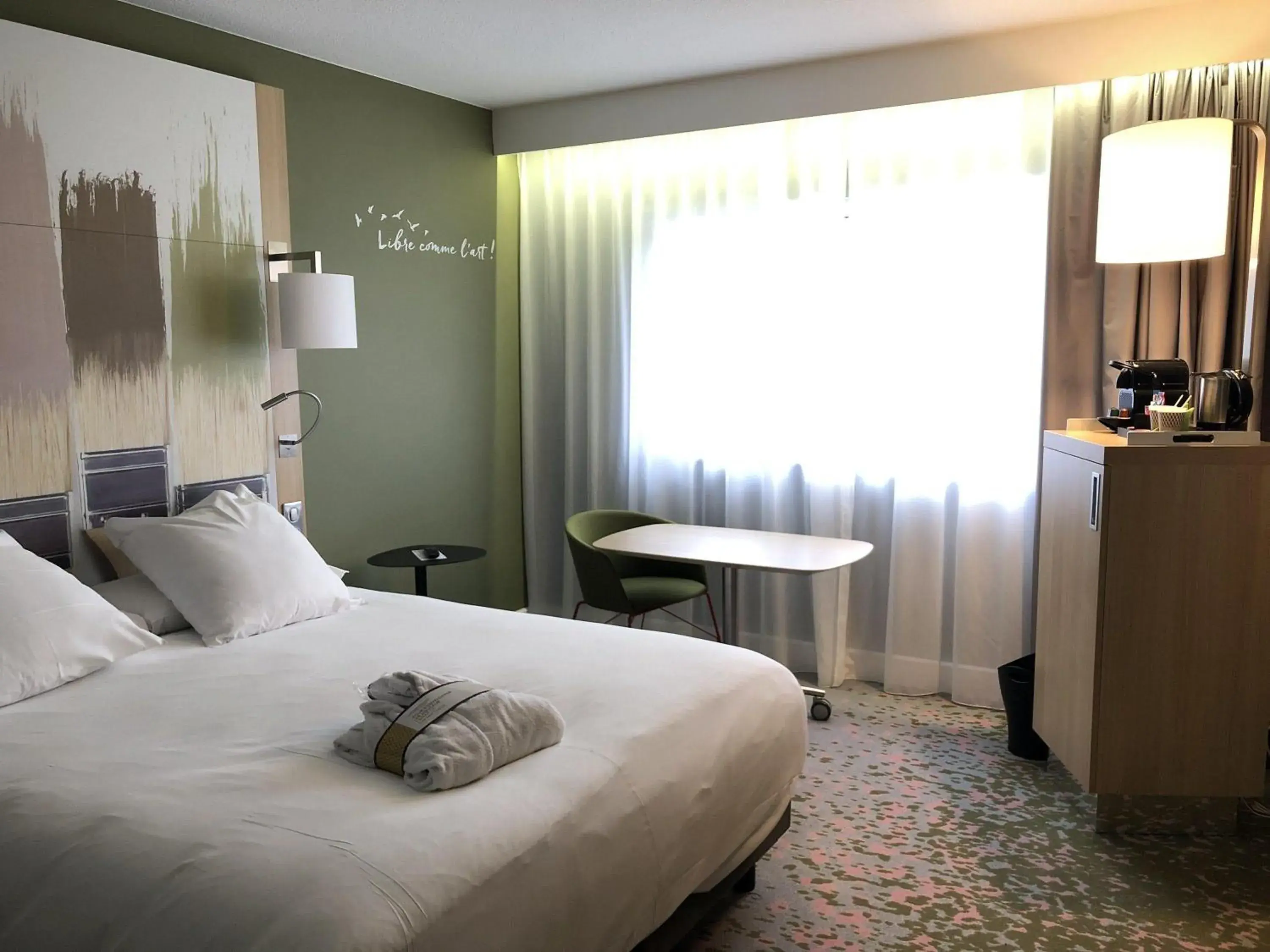 Bedroom, Bed in Mercure Reims Parc Des Expositions Bedroom, Bed in Mercure Reims Parc Des Expositions