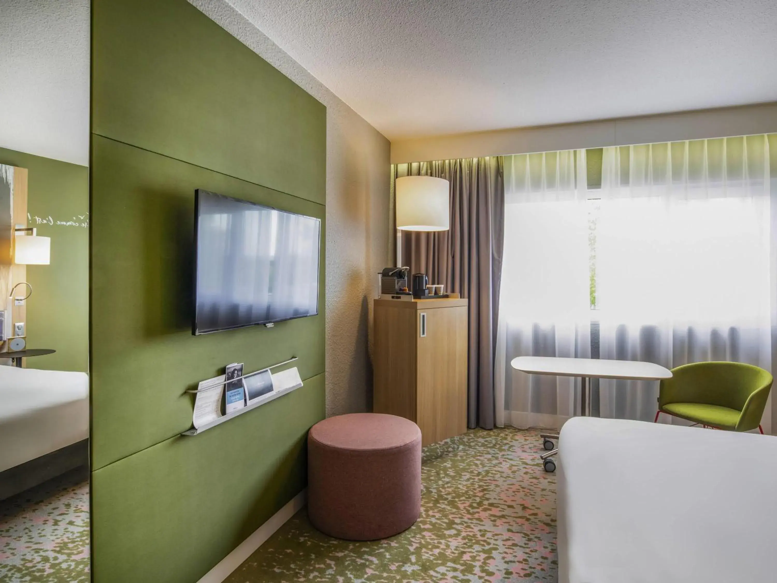 Bedroom, Bed in Mercure Reims Parc Des Expositions Bedroom, Bed in Mercure Reims Parc Des Expositions