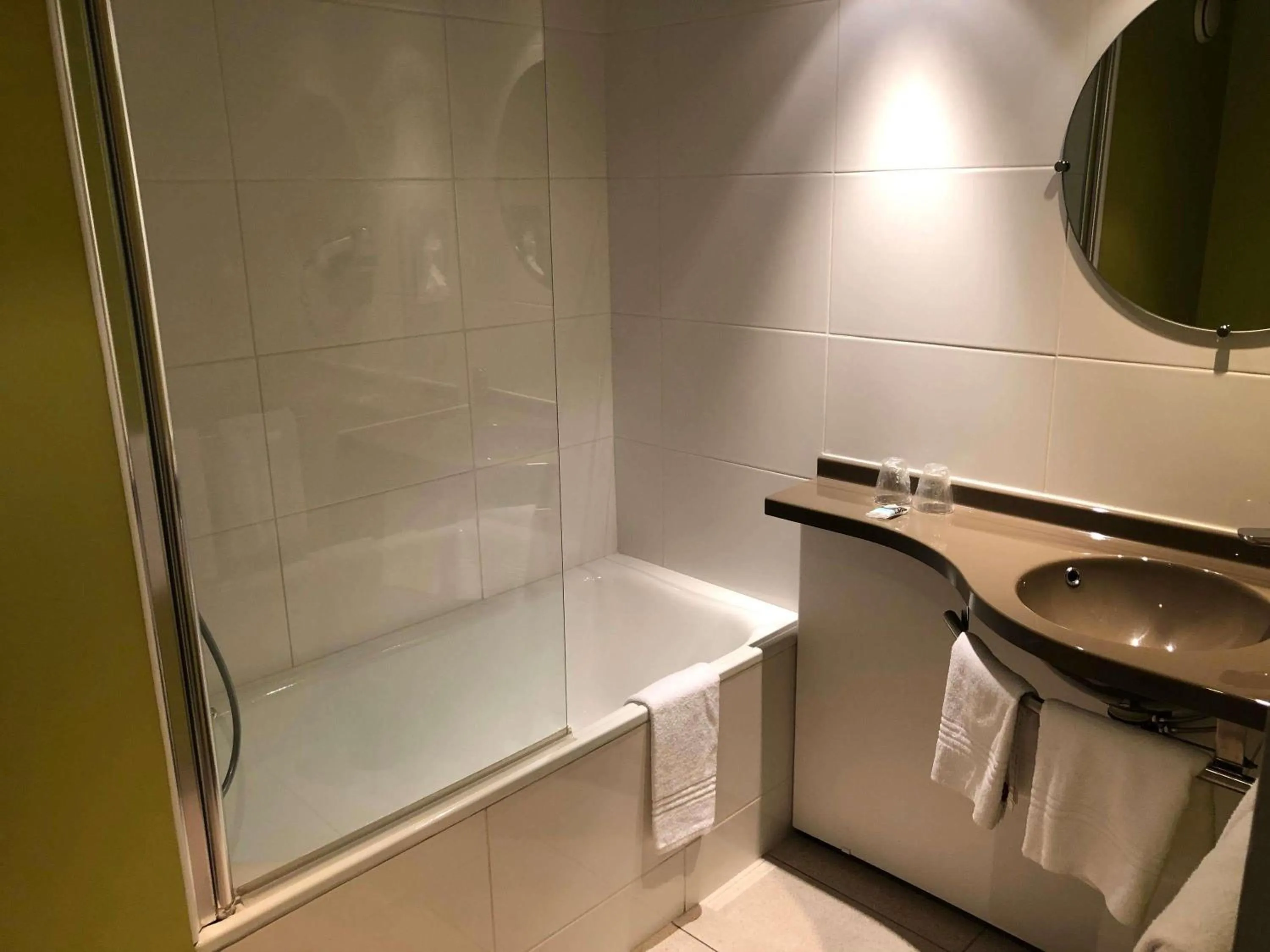 Bedroom in Mercure Reims Parc Des Expositions