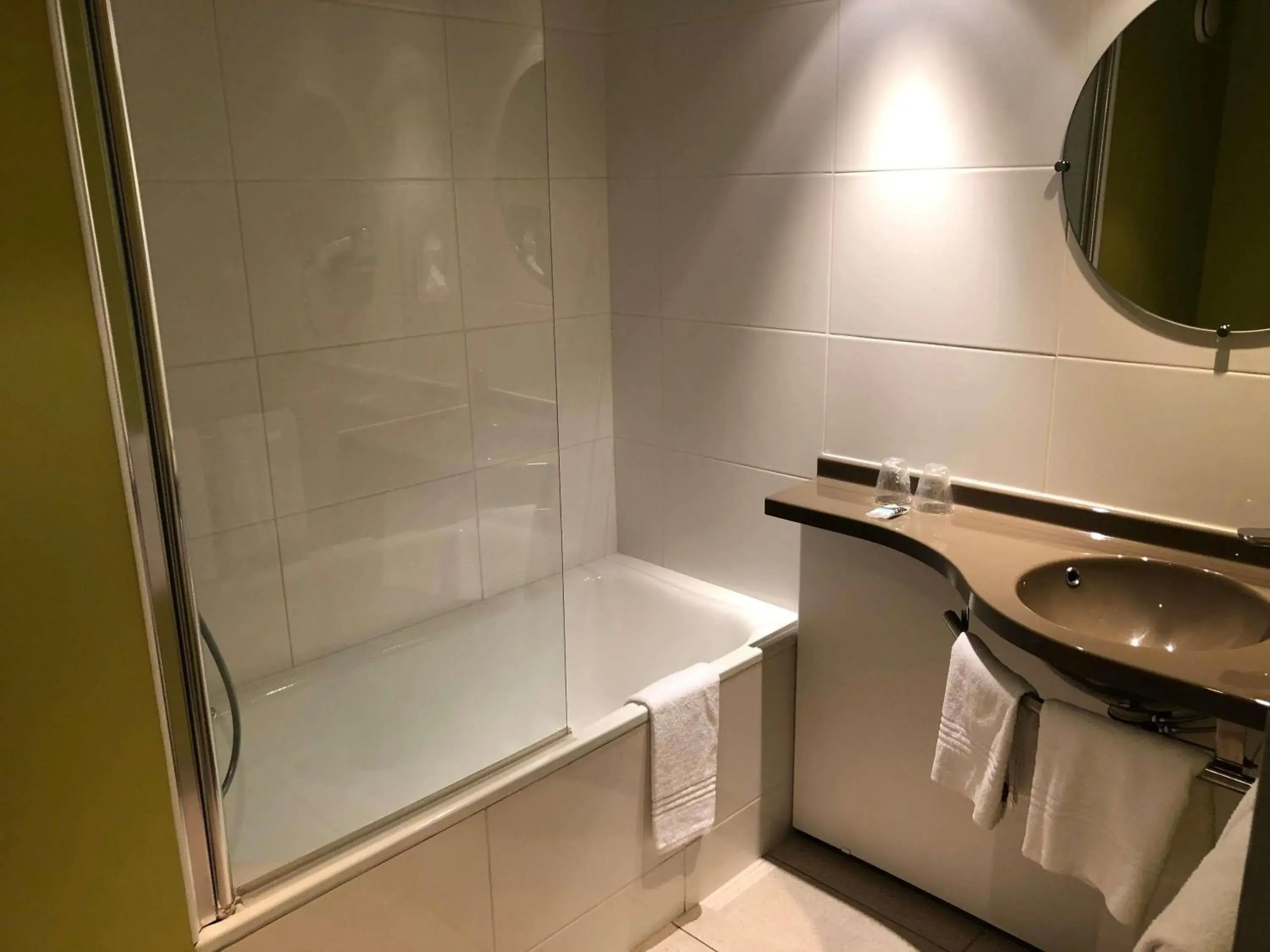 Bedroom in Mercure Reims Parc Des Expositions Bedroom in Mercure Reims Parc Des Expositions