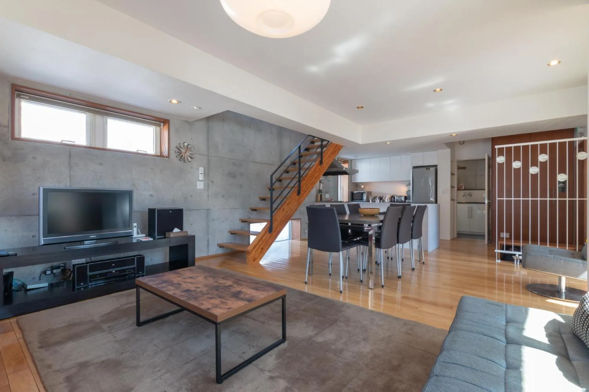 Living room in Yuki Ten by H2 Life