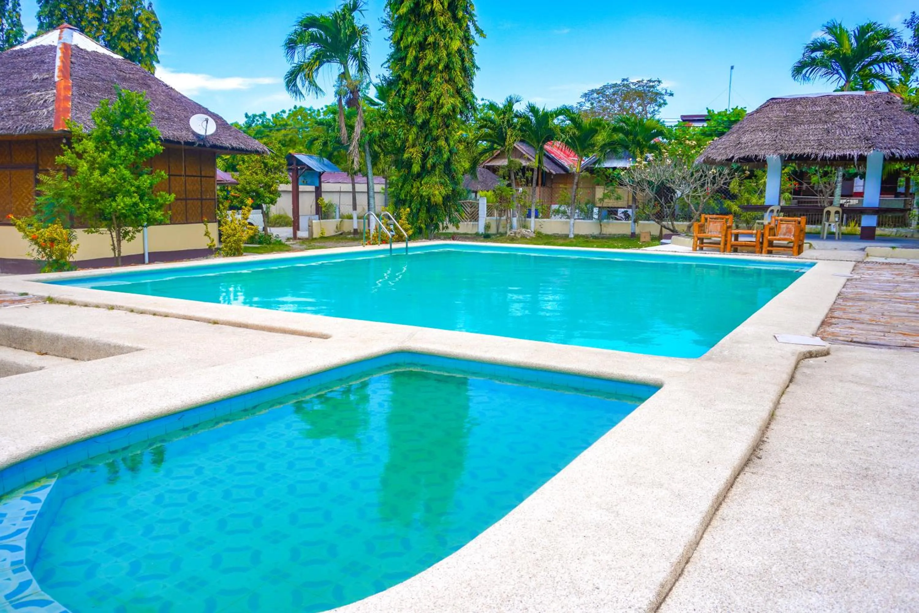 Swimming pool in Native House Resort powered by Cocotel