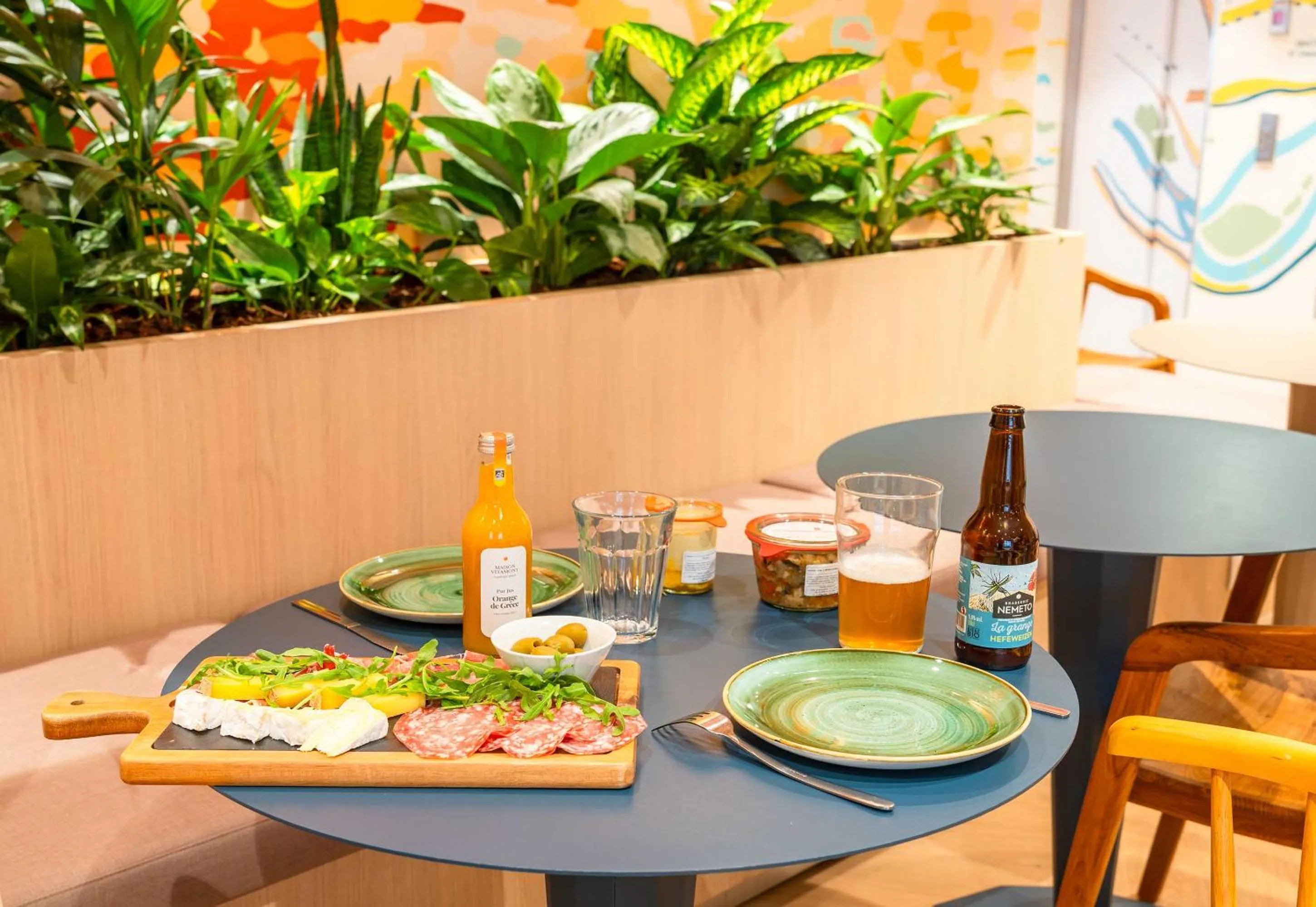 Food and drinks in B&B HOME Rueil-Malmaison Gare