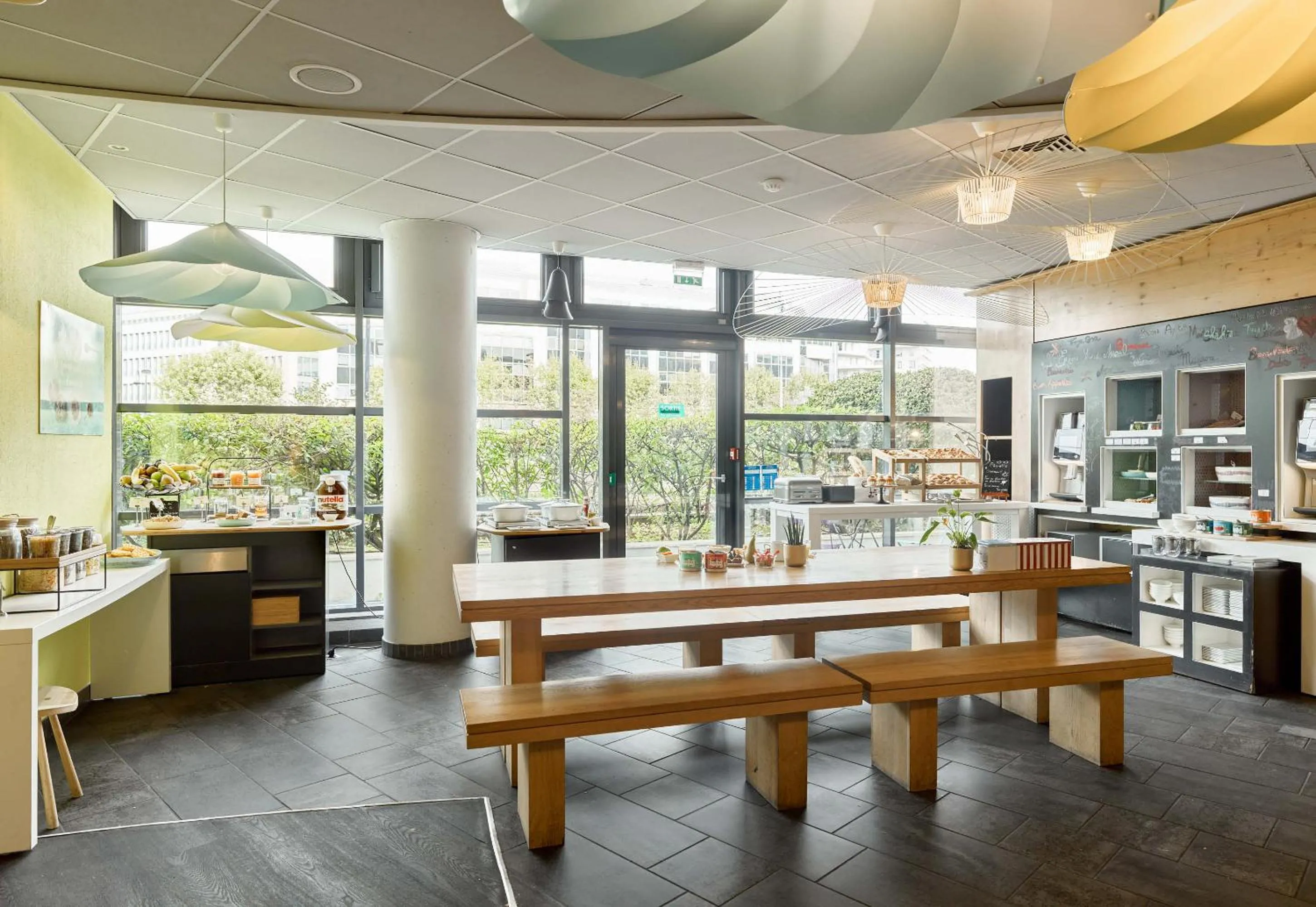 Breakfast in B&B HOTEL Rueil-Malmaison Gare