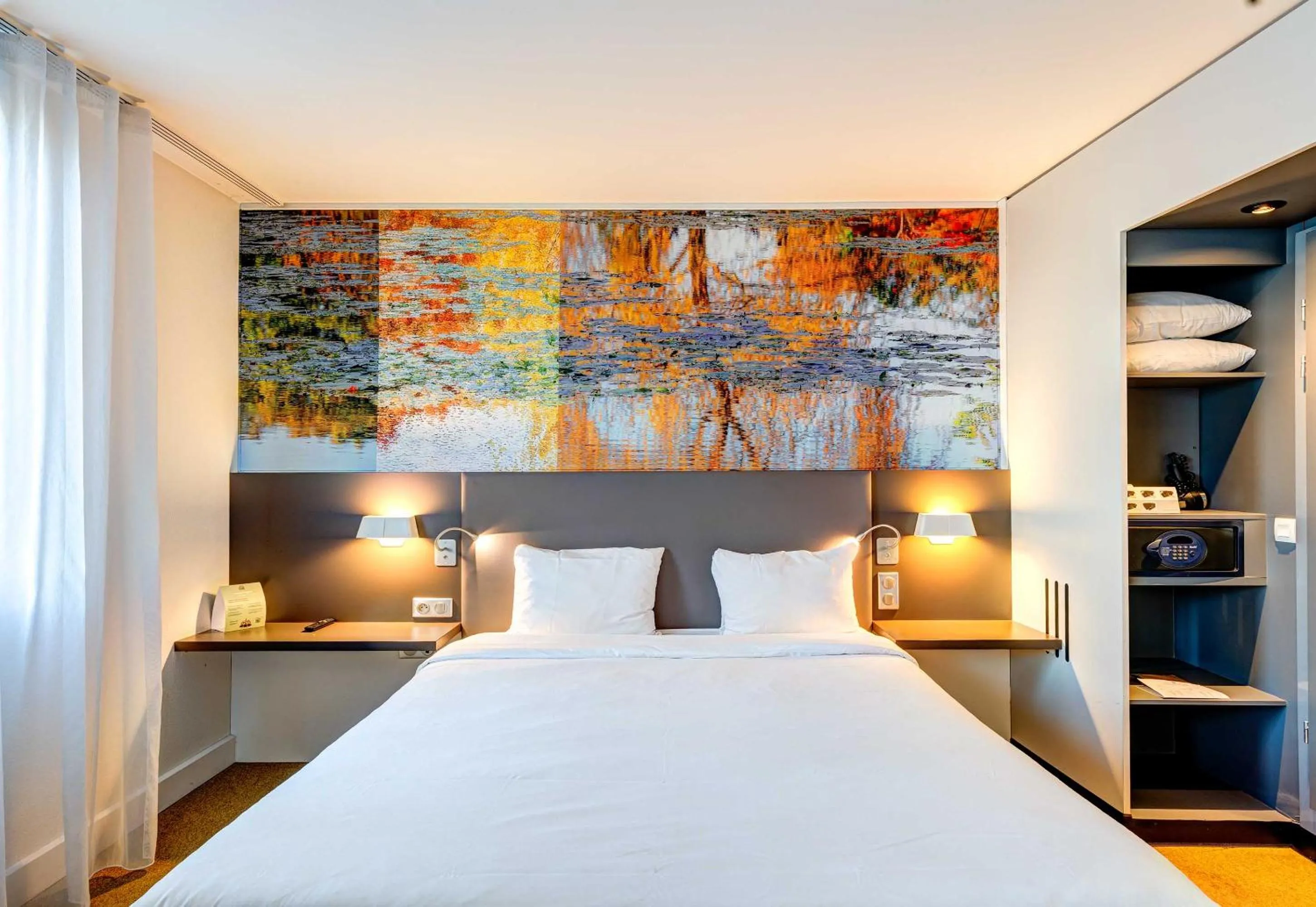 Photo of the whole room, Bed in B&B HOME Rueil-Malmaison Gare