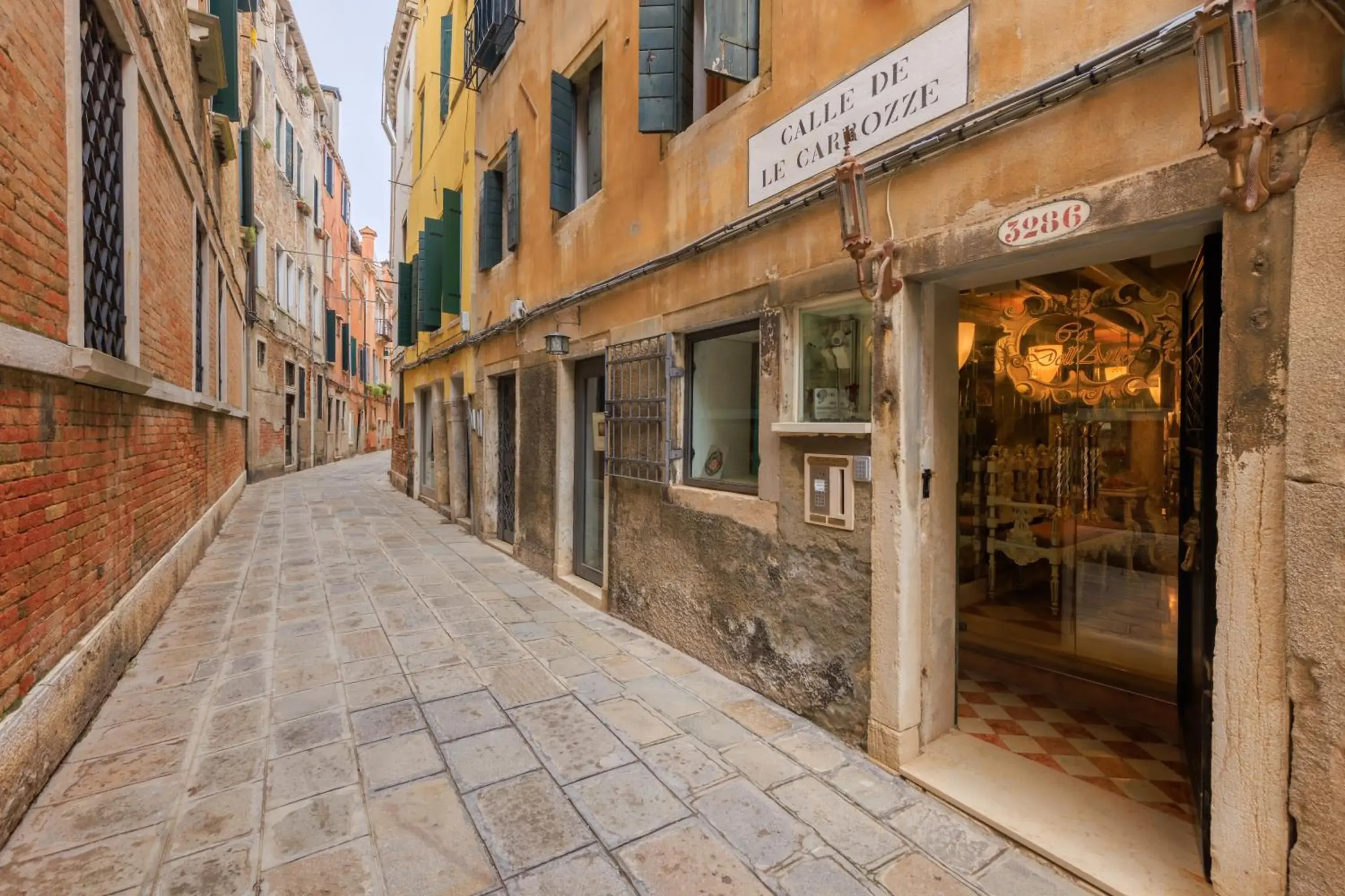 Property building in Ca Dell'Arte Property building in Ca Dell'Arte