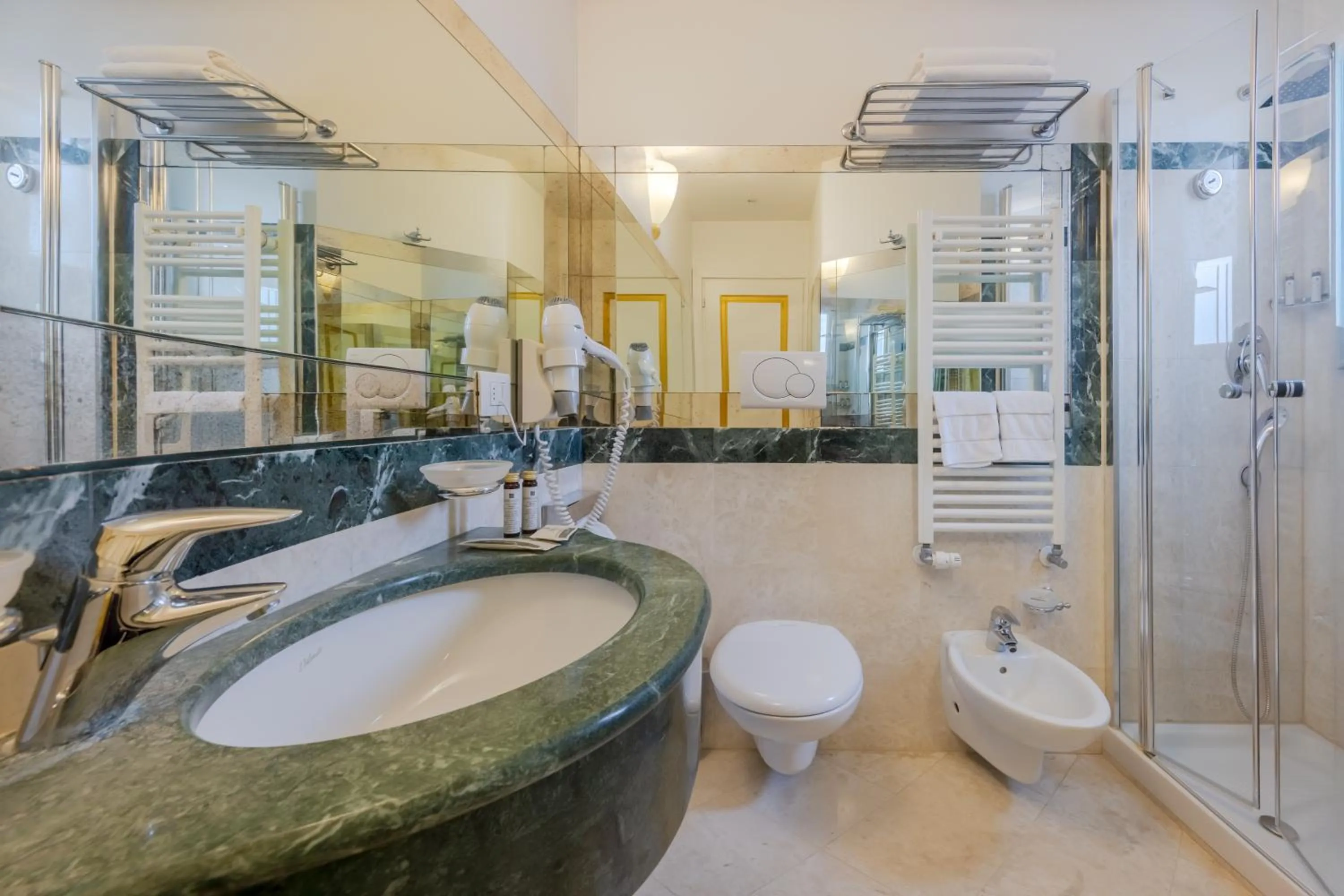 Shower in Ca Dell'Arte