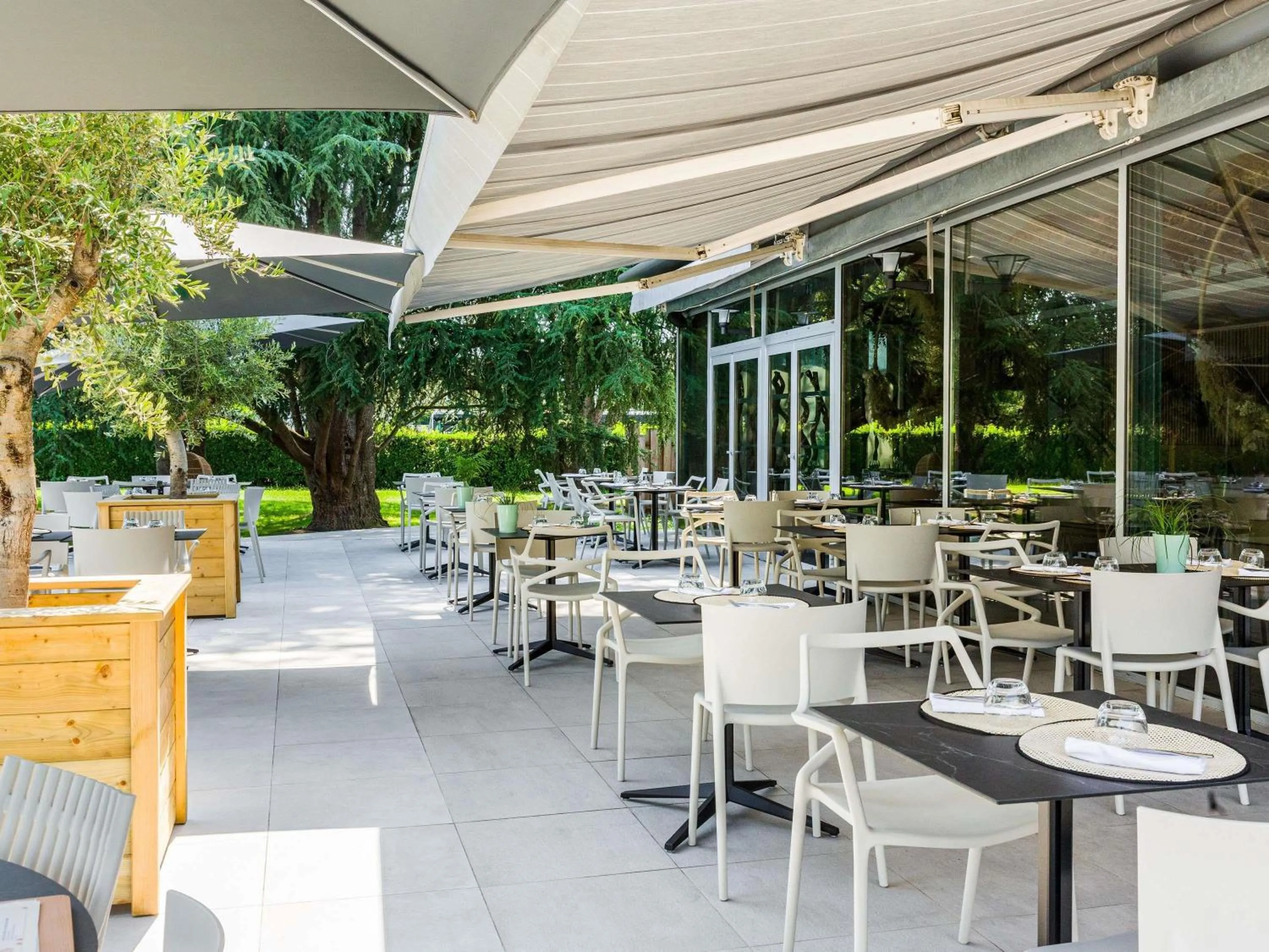 Restaurant/places to eat in Novotel Pau Pyrénées