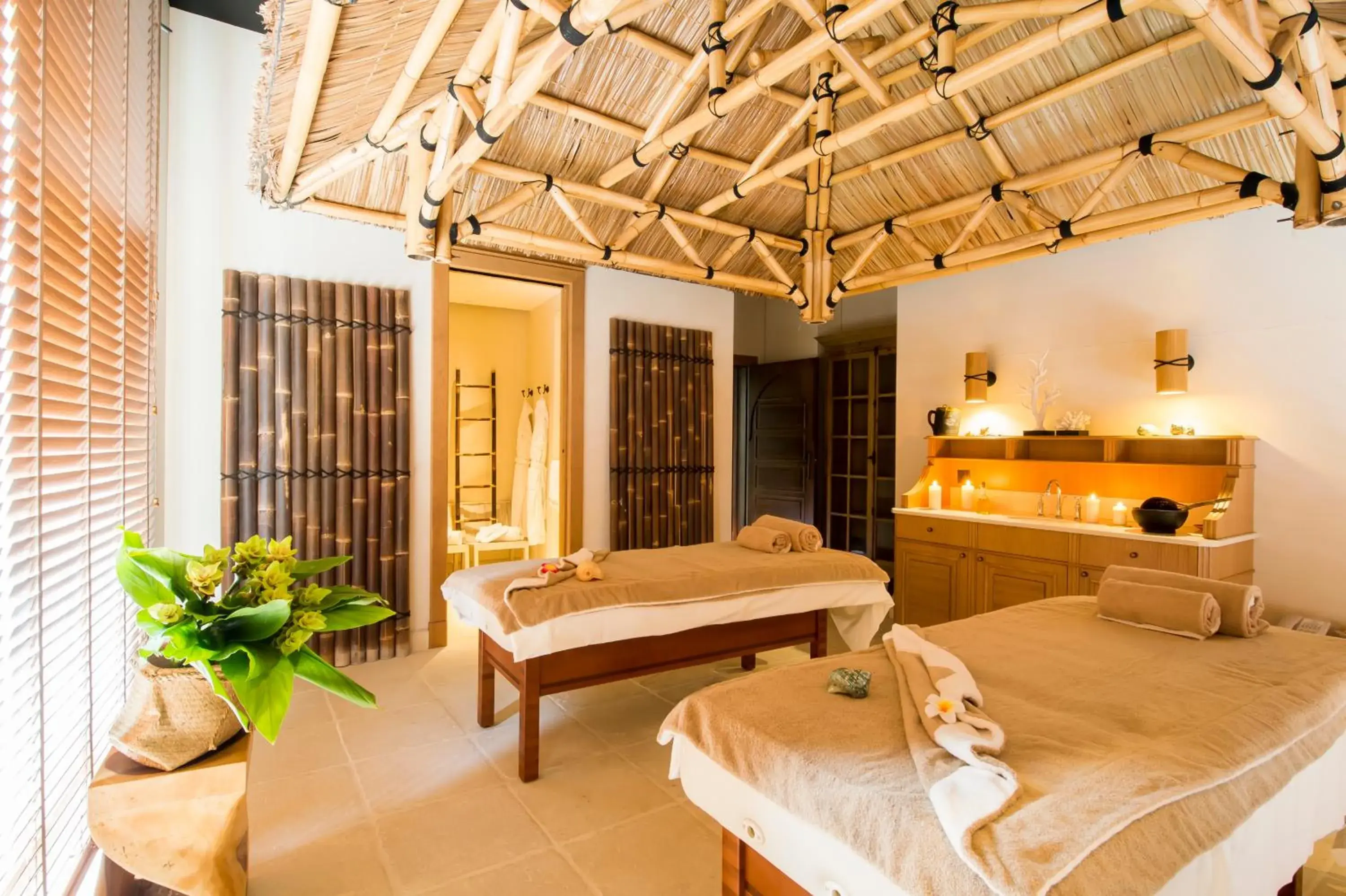 Massage, Bed in Palazzo Parigi Hotel & Grand Spa - LHW Massage, Bed in Palazzo Parigi Hotel & Grand Spa - LHW