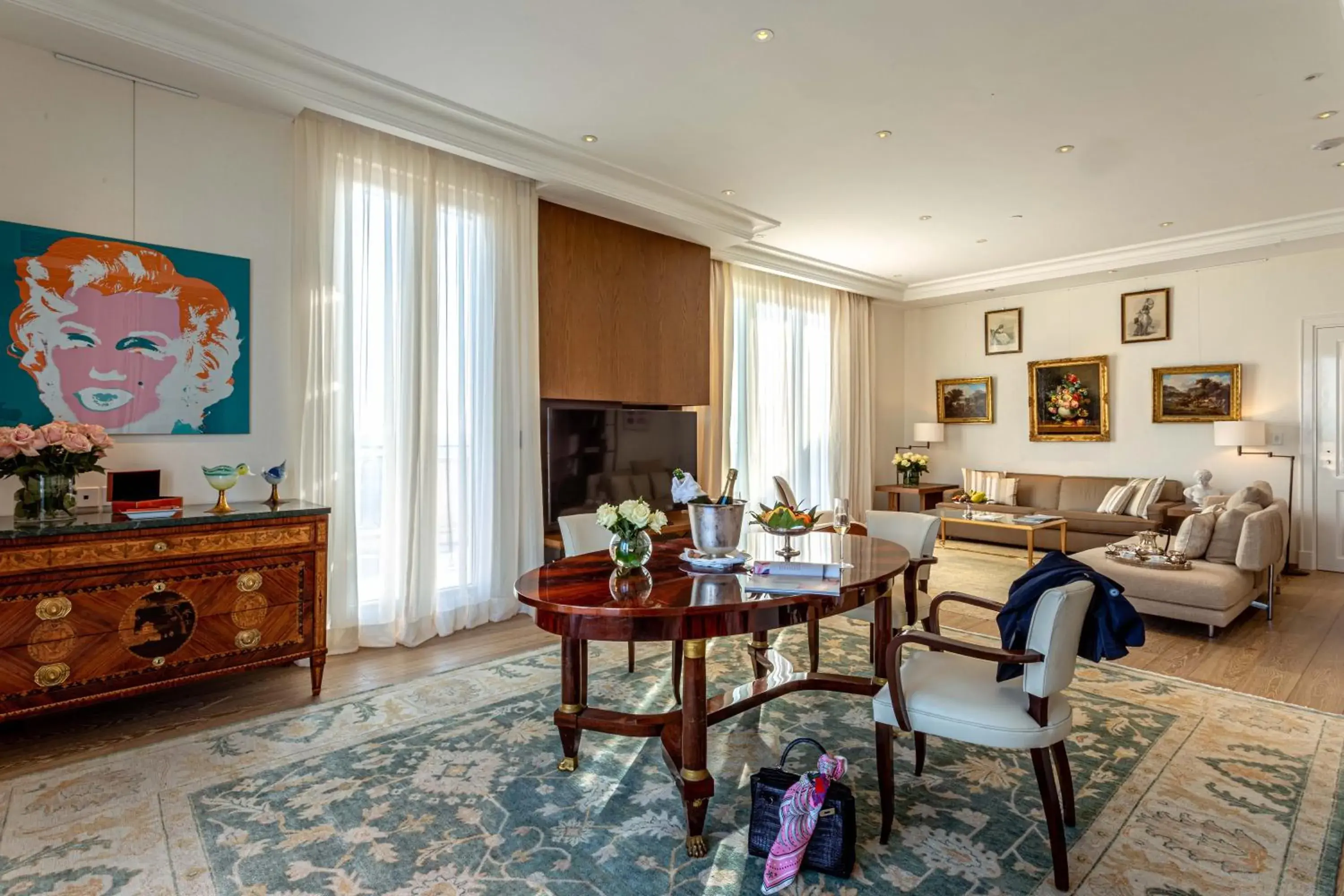 Living room in Palazzo Parigi Hotel & Grand Spa - LHW Living room in Palazzo Parigi Hotel & Grand Spa - LHW