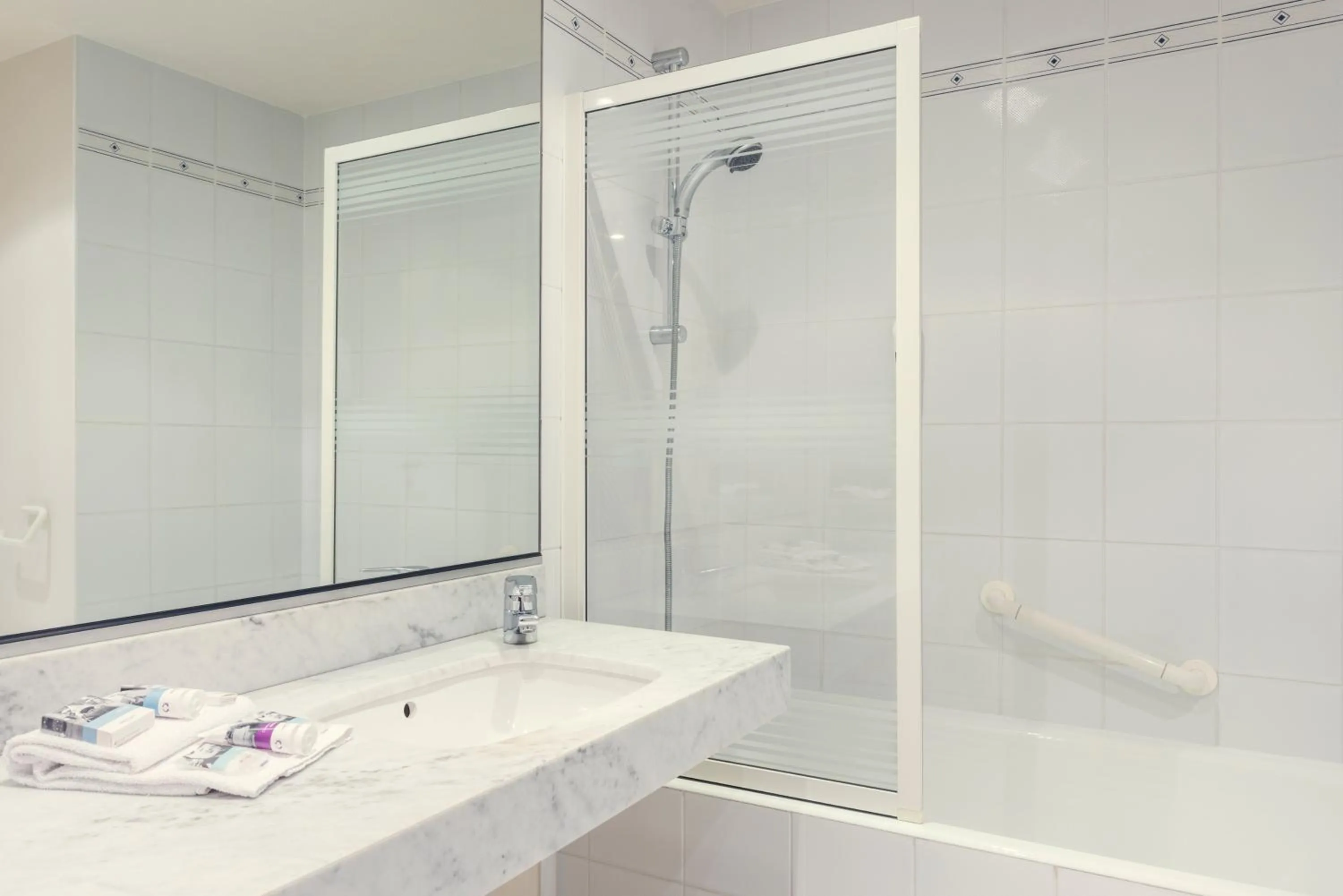 Bathroom in Mercure Rennes Centre Gare