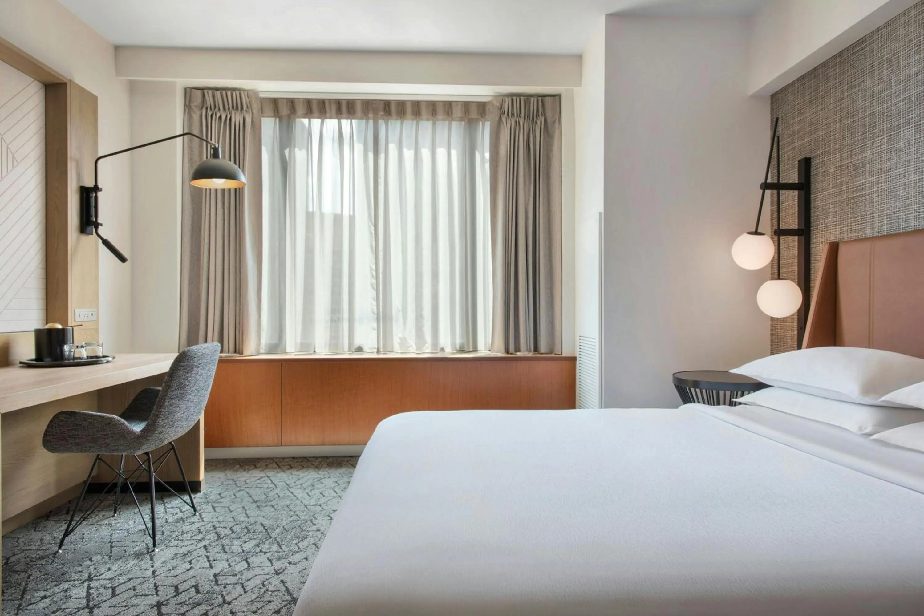 Photo of the whole room, Bed in Sheraton Boston Hotel