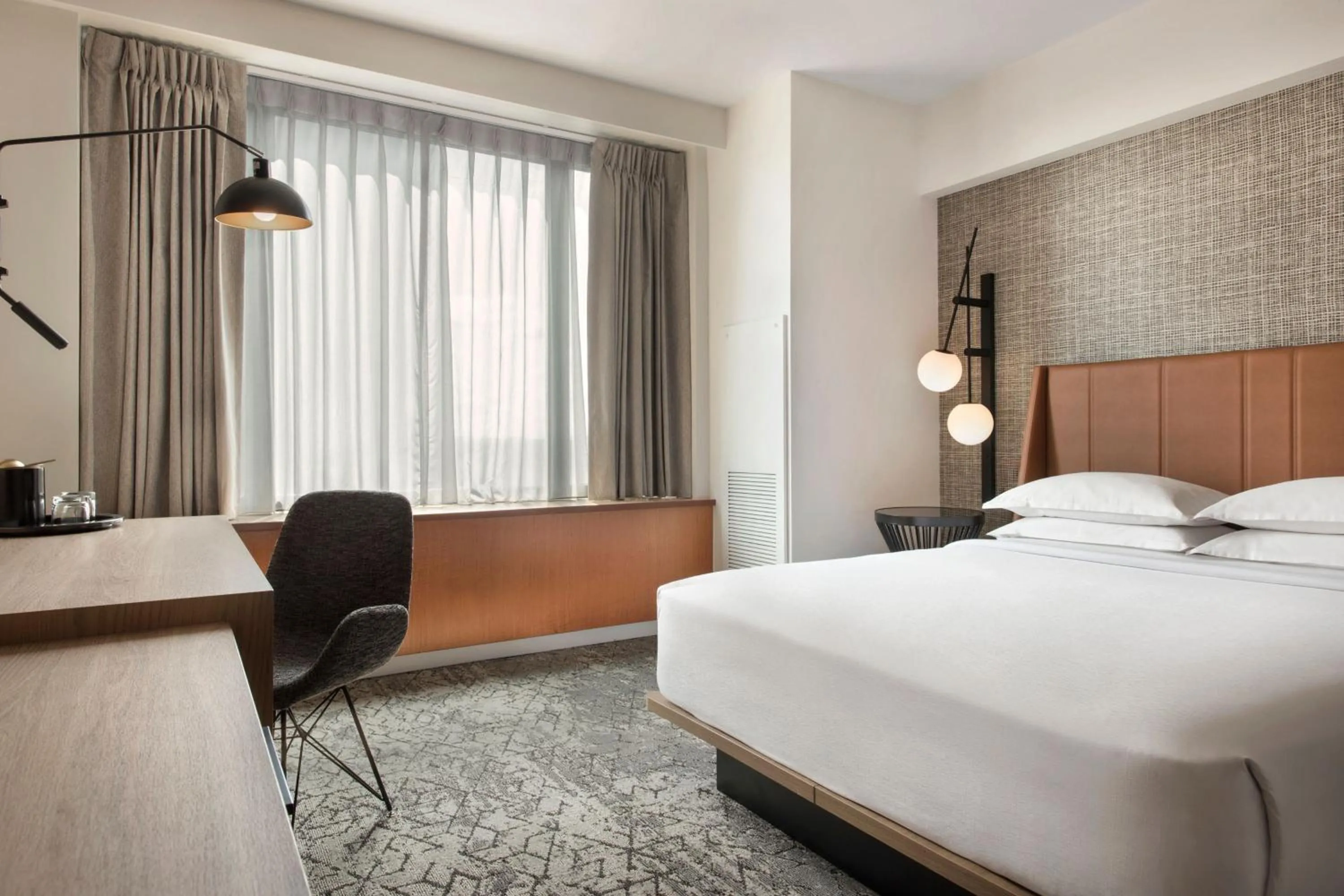 Photo of the whole room, Bed in Sheraton Boston Hotel