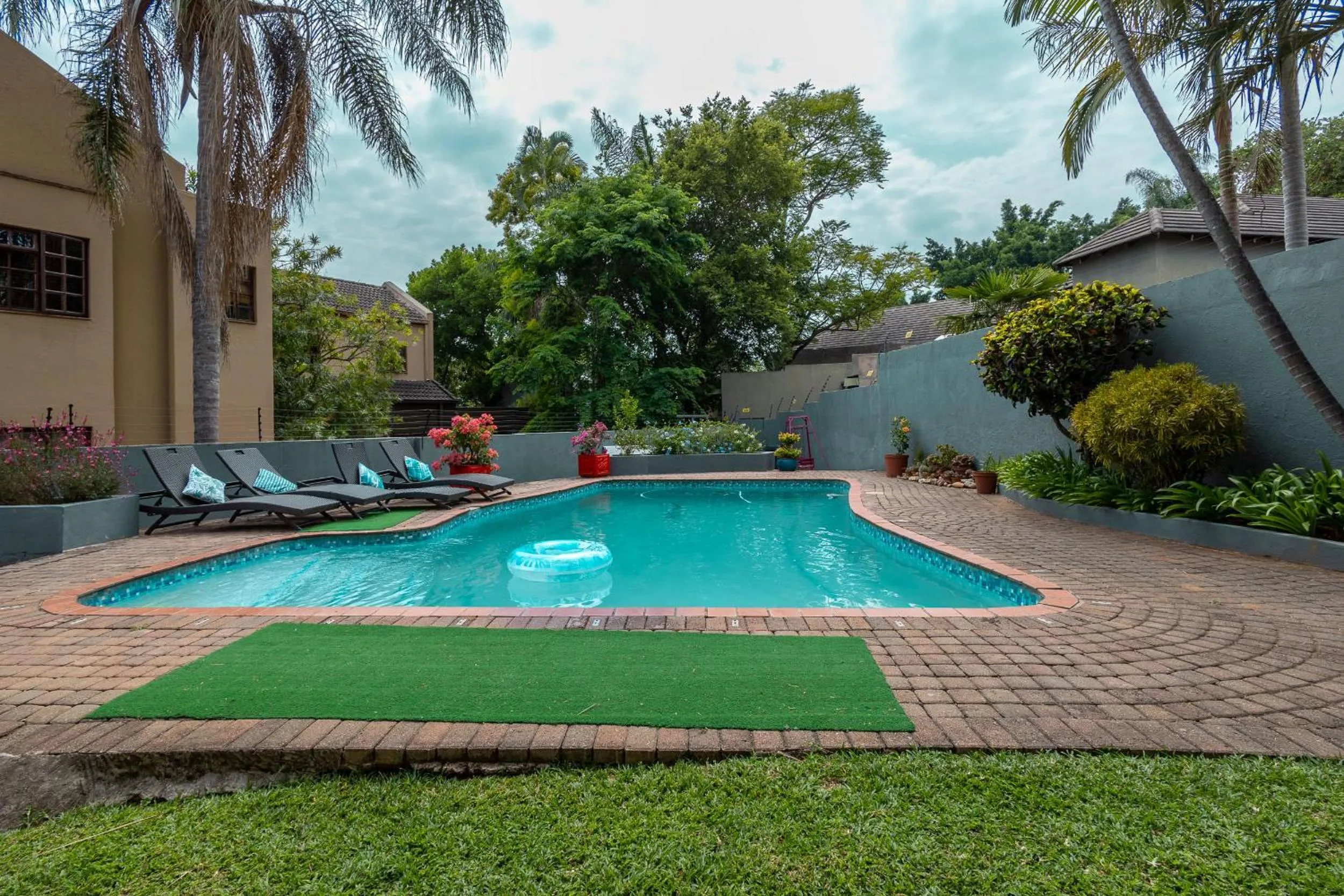 Swimming pool in Rozelee Rest