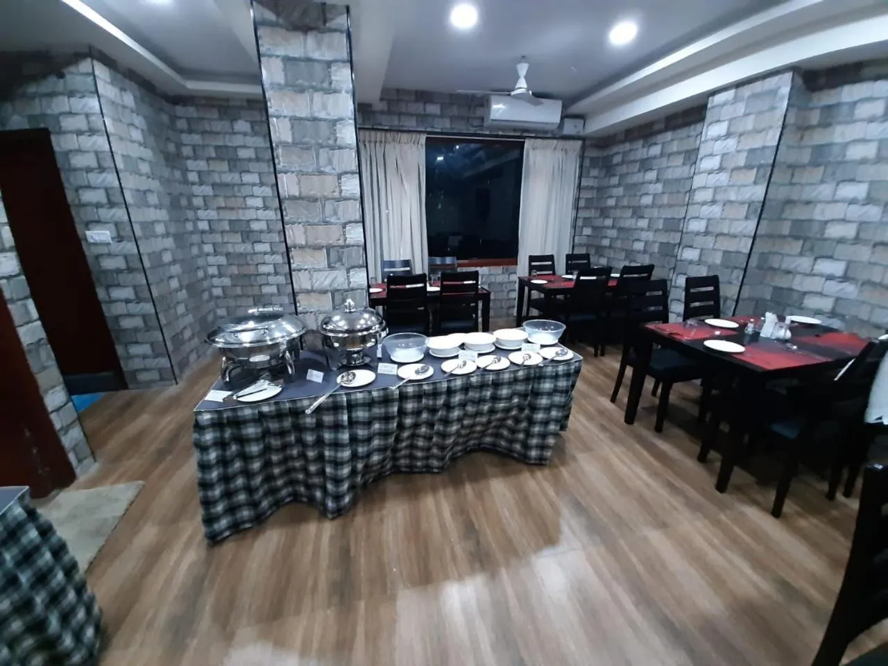 Restaurant/places to eat in BAY INN