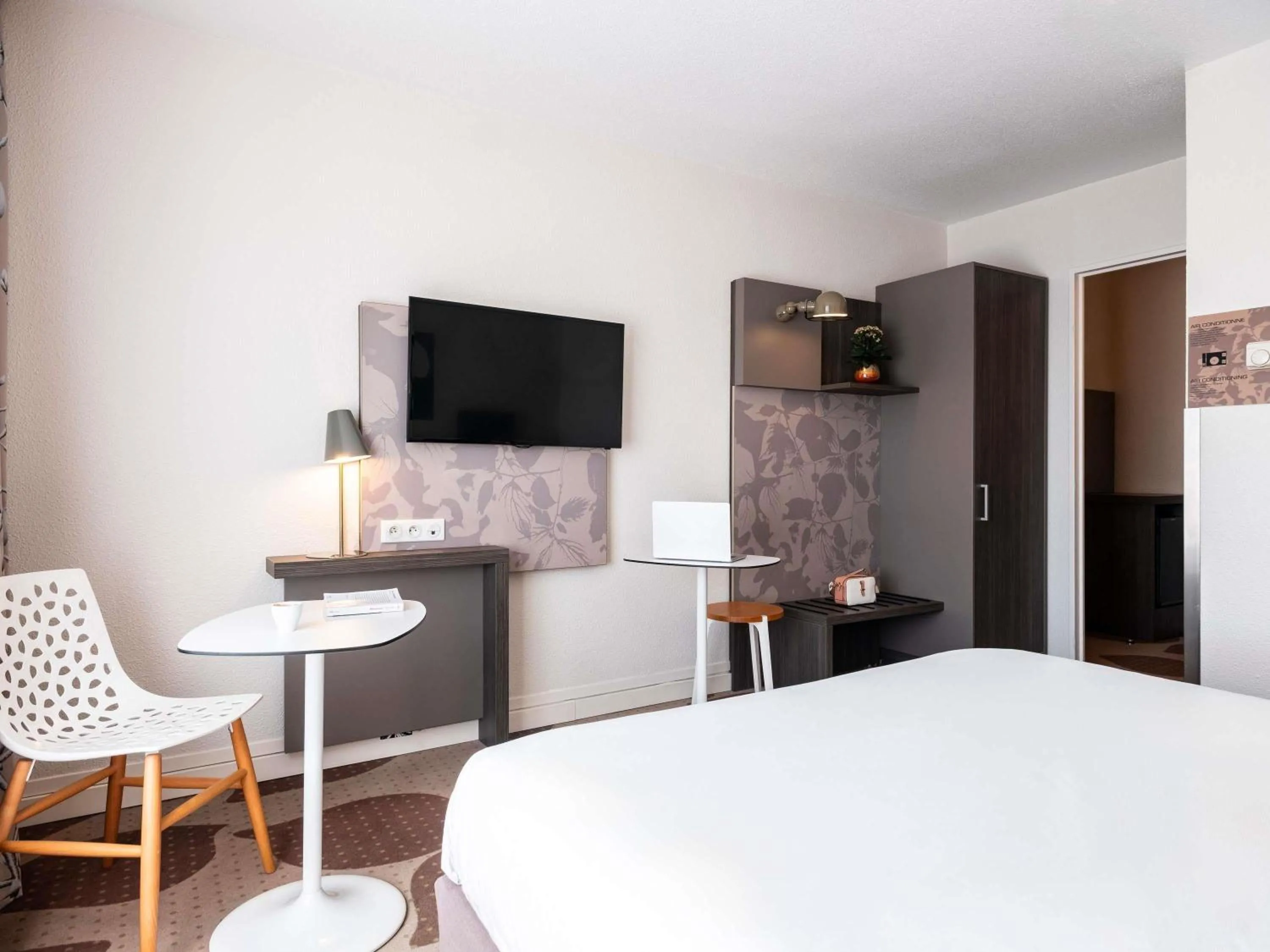 Bedroom, Bed in Mercure Compiègne Sud