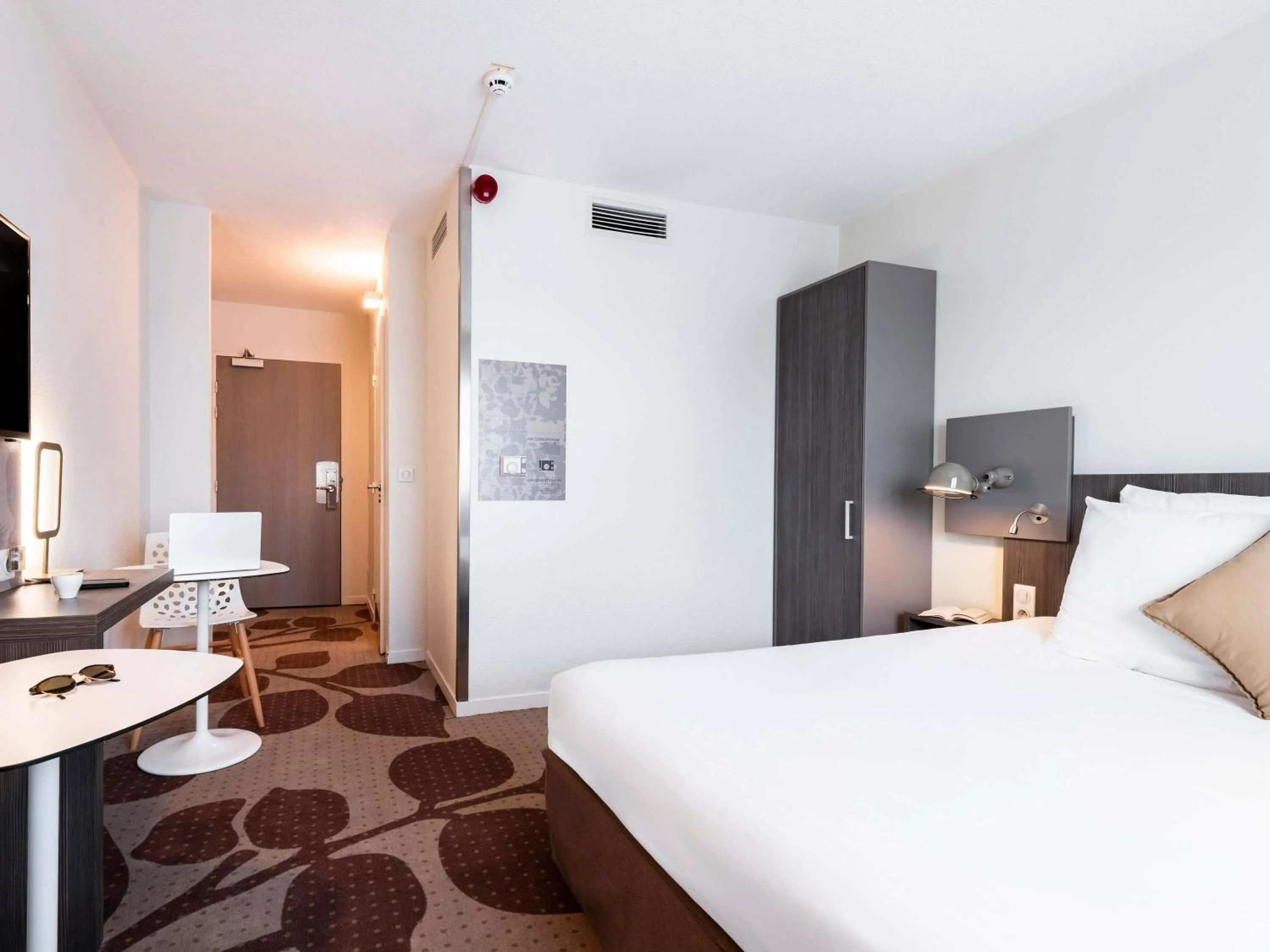 Bedroom, Bed in Mercure Compiègne Sud