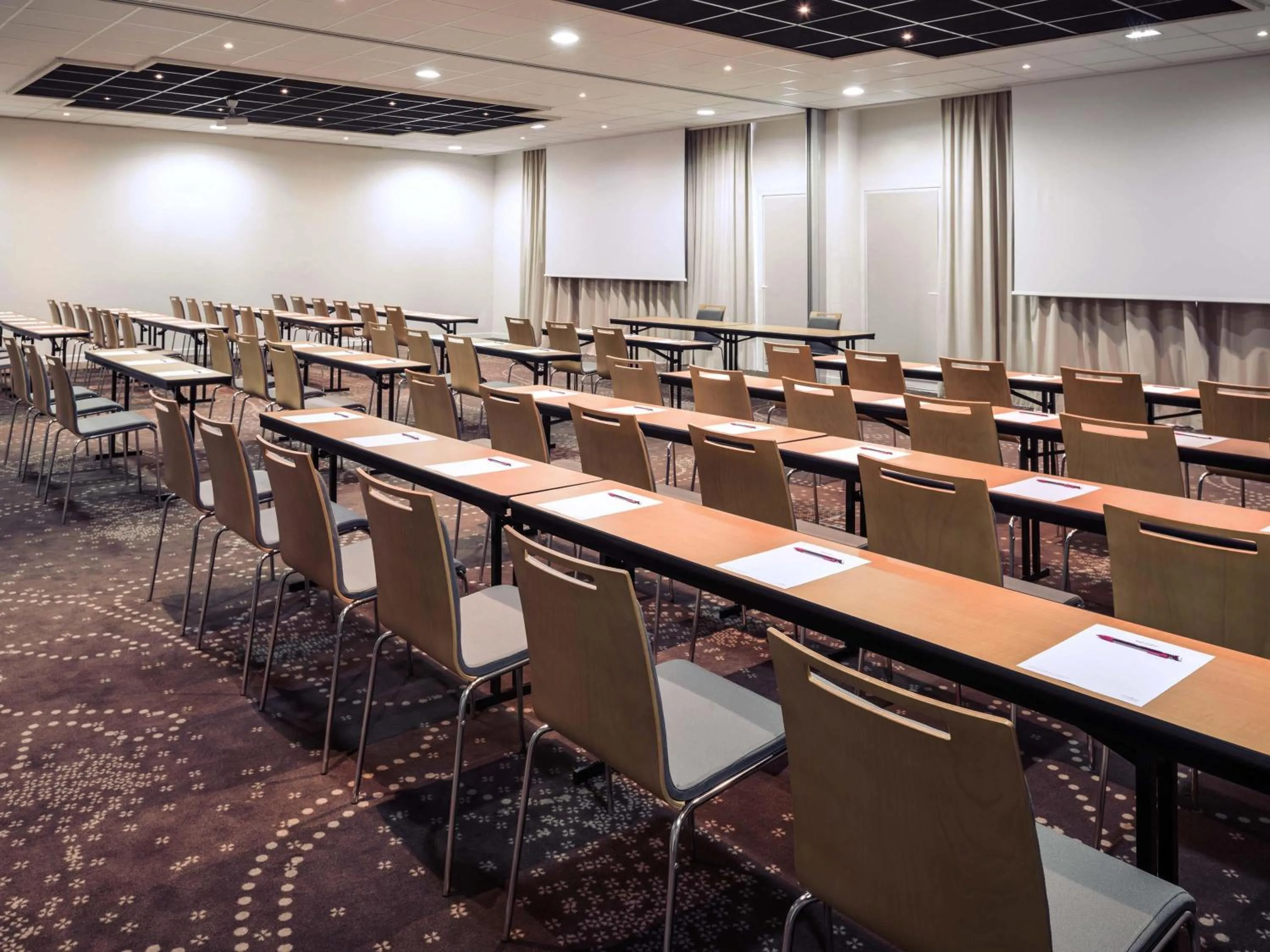 Meeting/conference room in Mercure Compiègne Sud