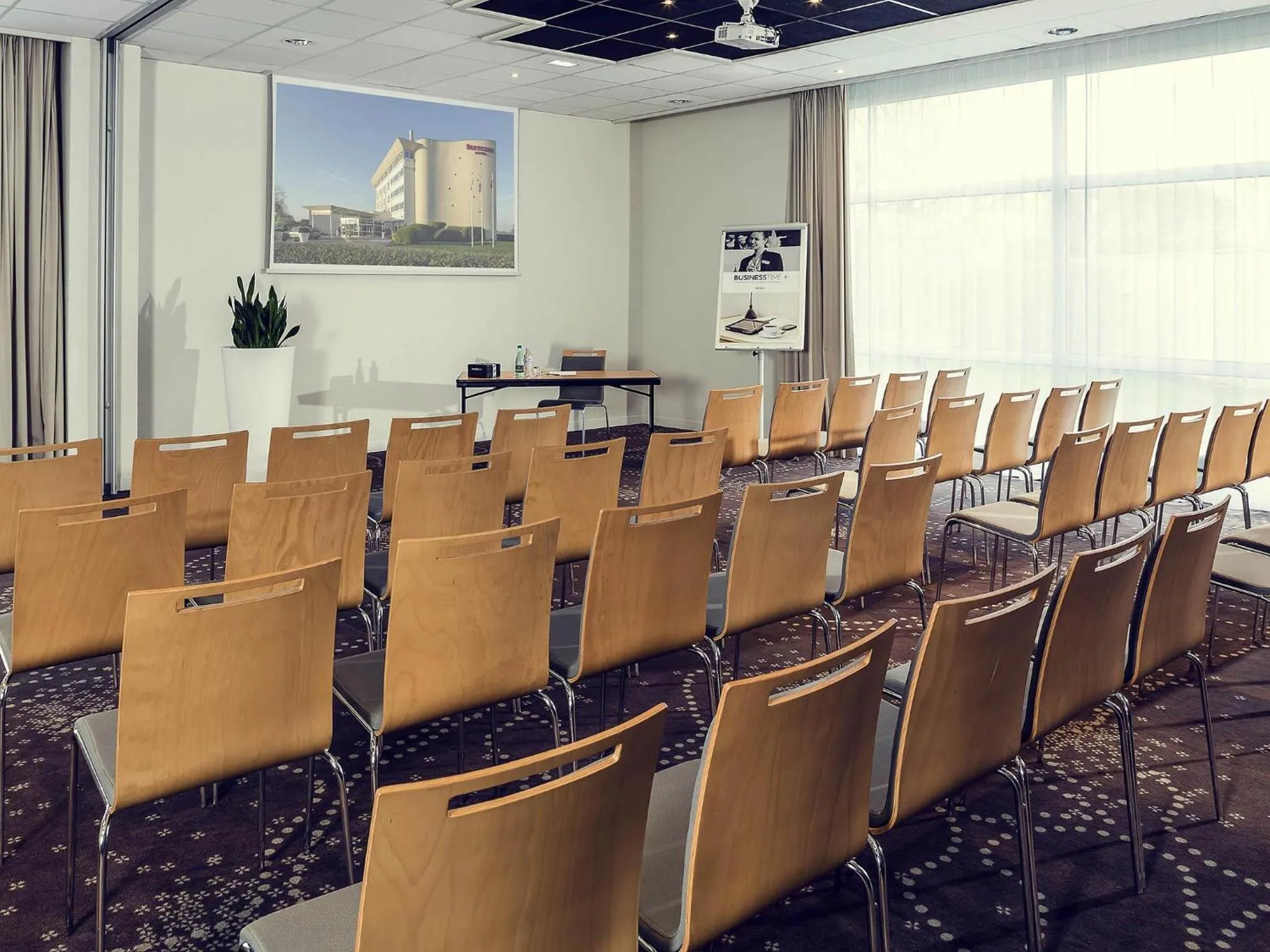Meeting/conference room in Mercure Compiègne Sud