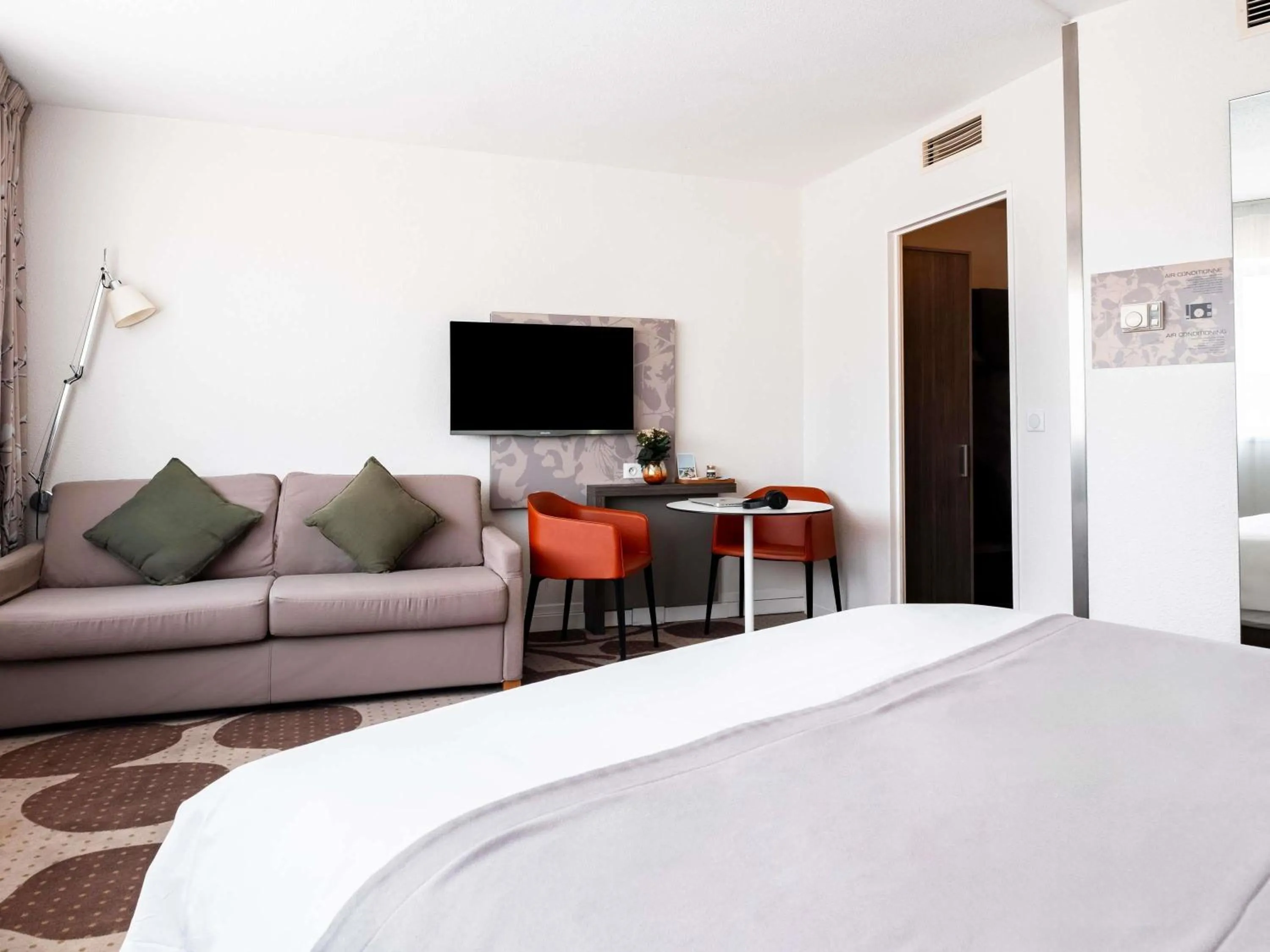 Bedroom, Bed in Mercure Compiègne Sud