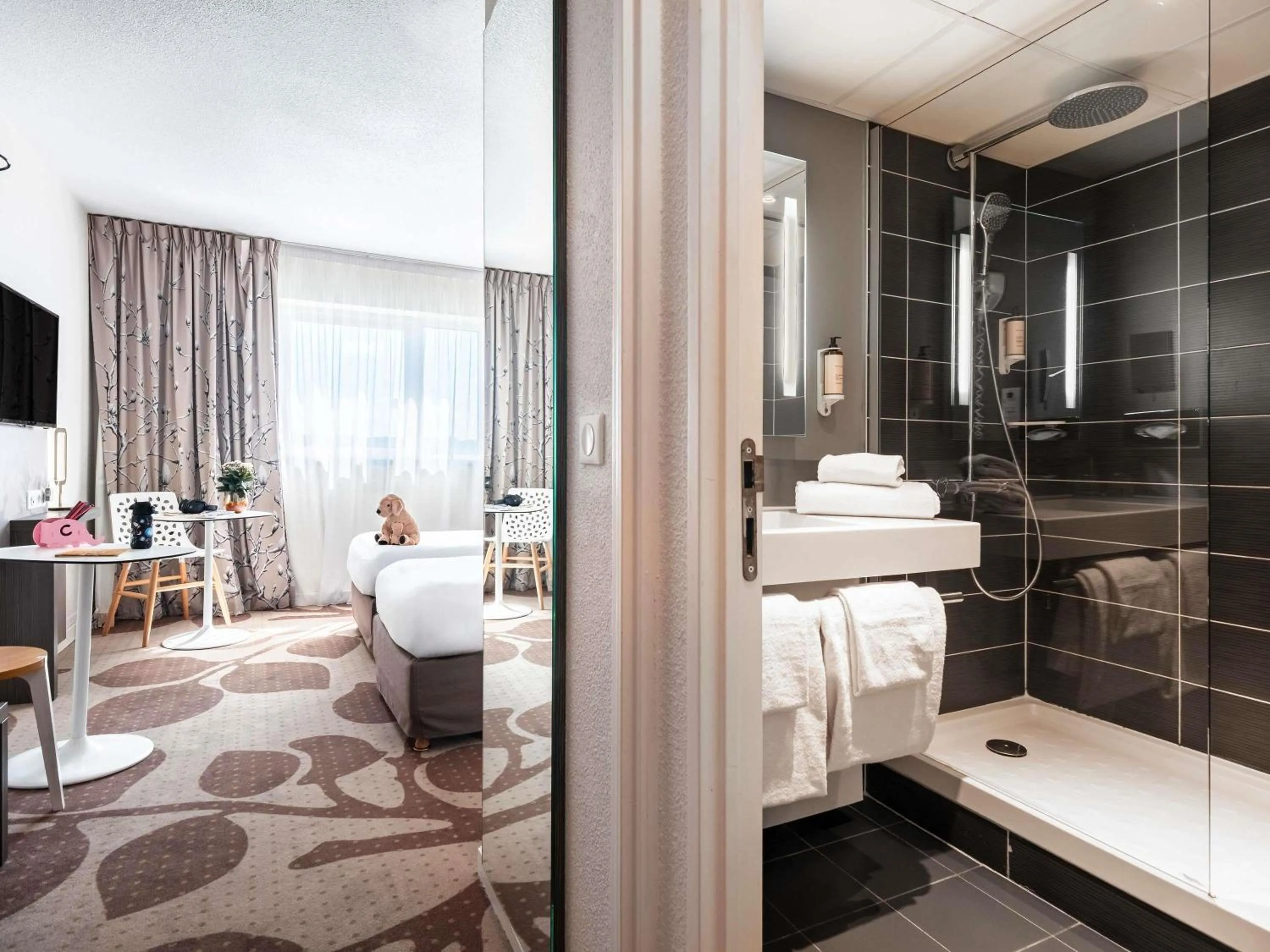 Bedroom in Mercure Compiègne Sud