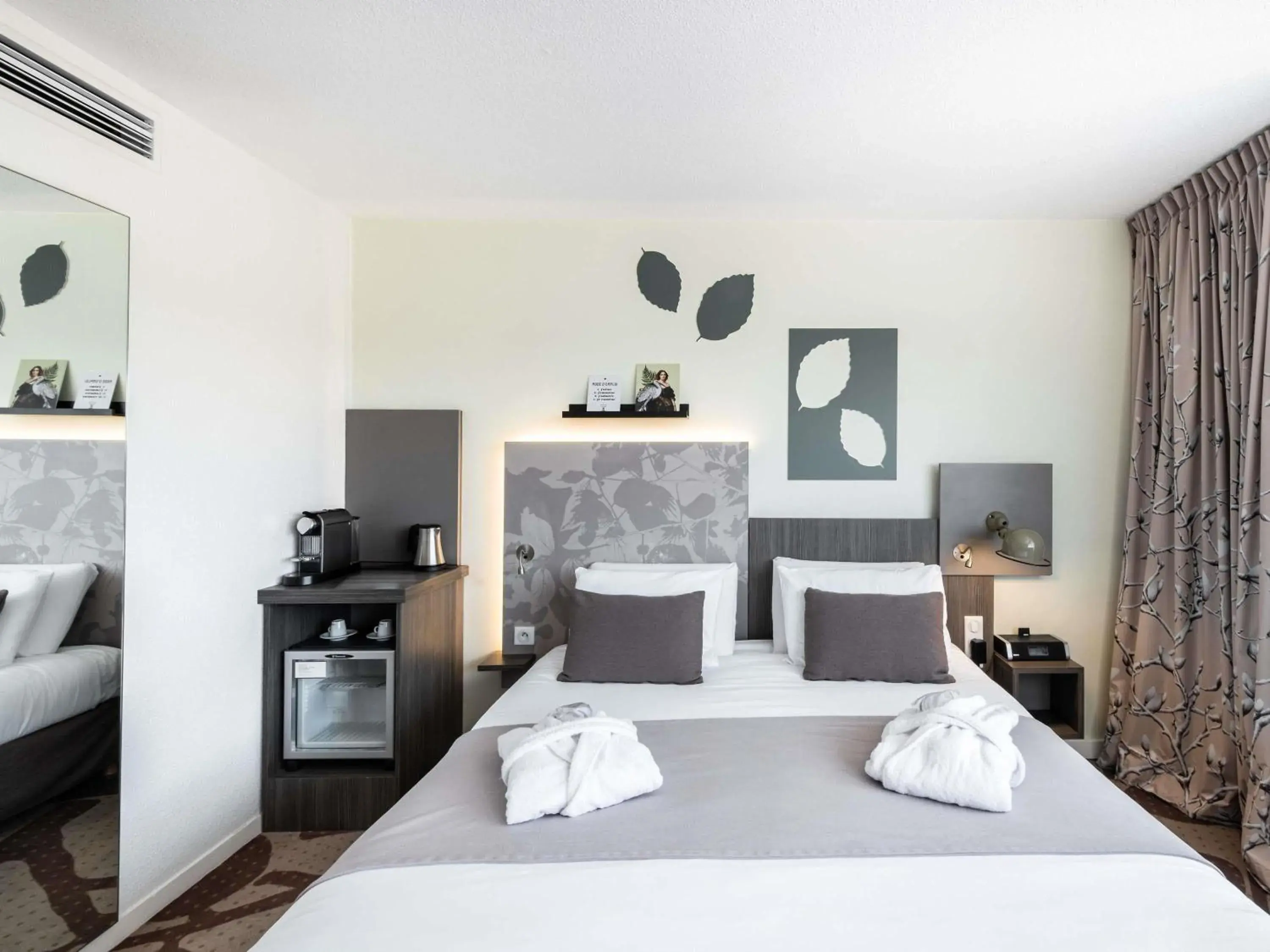 Bedroom, Bed in Mercure Compiègne Sud Bedroom, Bed in Mercure Compiègne Sud